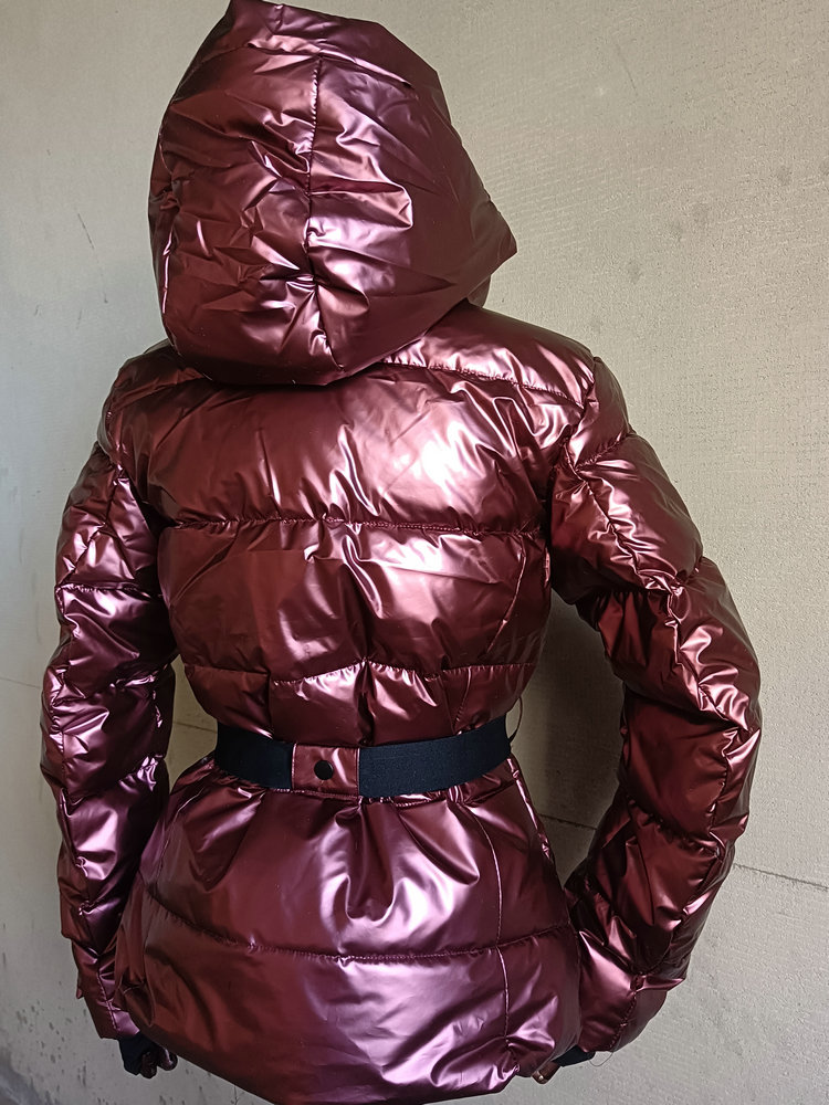 2025แฟชั่นผู้หญิงฤดูหนาวHooded HighเอวเบาะCoatsกับเข็มขัดLady Elegant Thicken Warmกระเป๋าWindproofแจ็คเก็ตสกี