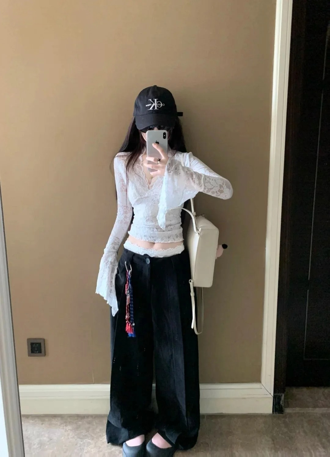 Sexy V-Neck Sheer T-Shirts Fashion Women Flare Long Sleeve Spring Lace Slim Pullovers Tops Casual Evening Party Club Chic Tees