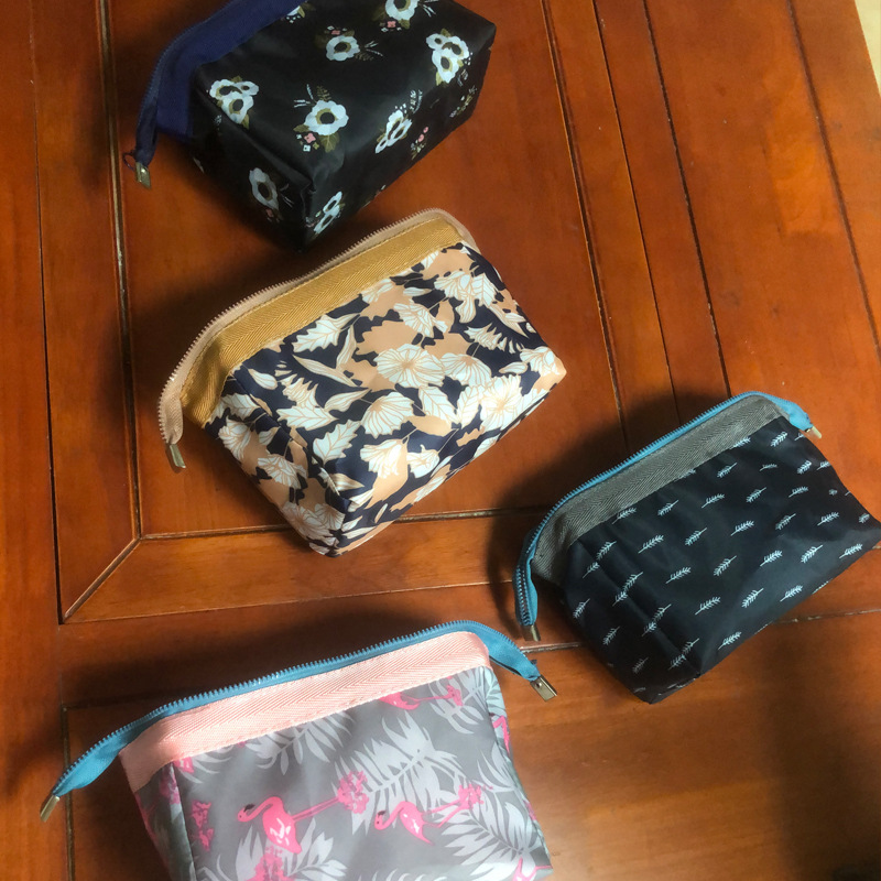 Women's makeup bag flamingo travel essentials toiletry storage bag portable Cosmetic Bag large capacity organizer storage bag