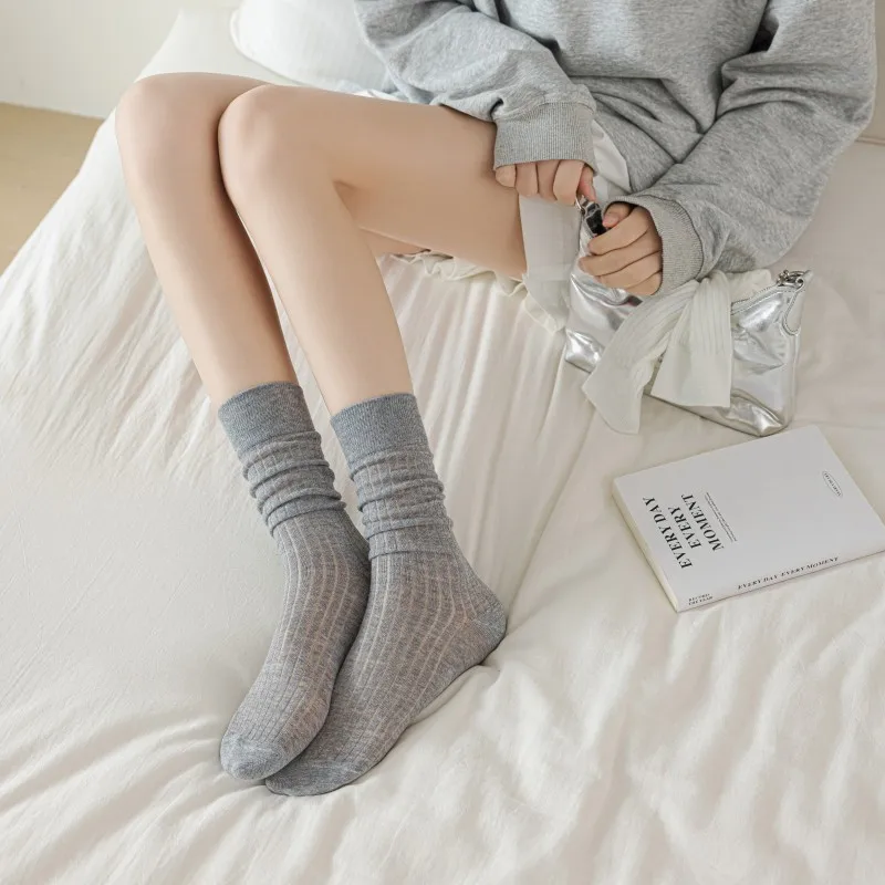 Medias hasta la rodilla para mujer, calcetines largos de algodón de alta calidad, de Color sólido, cómodos, informales, estilo Preppy, nuevas tendencias de primavera