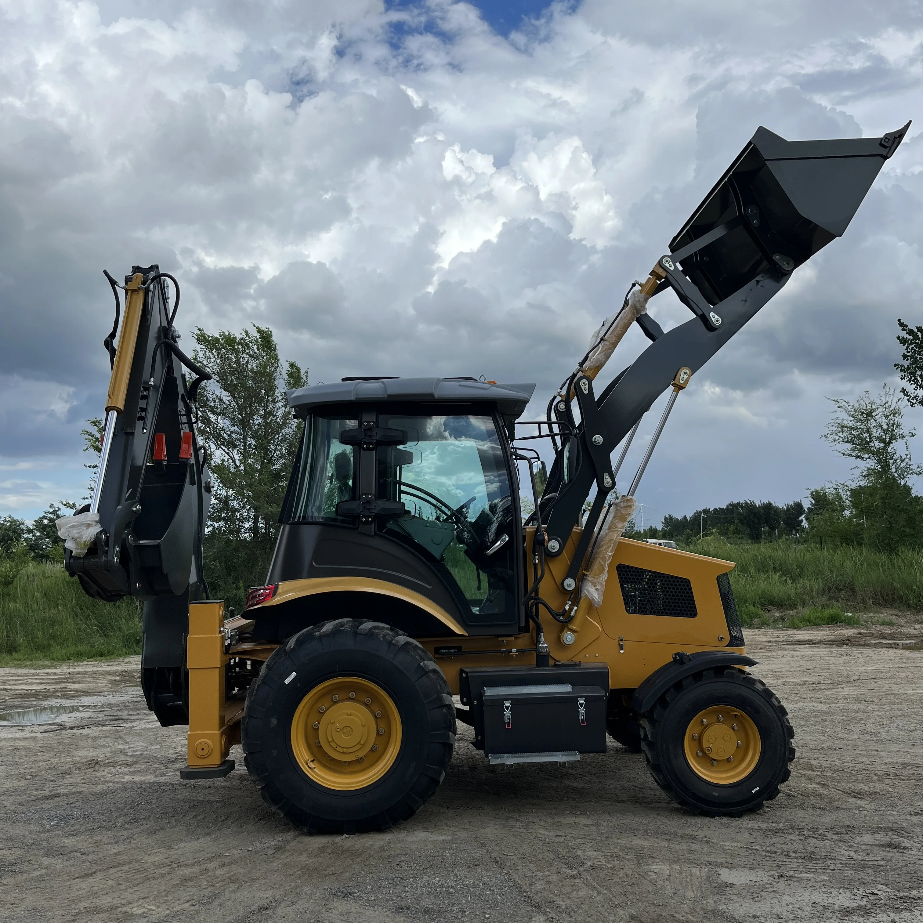 Backhoe Loader China Manufacturer Front Loader 4X4 Agricultural tractor Wheel Loader Cummins diesel Engine Customizable Digger