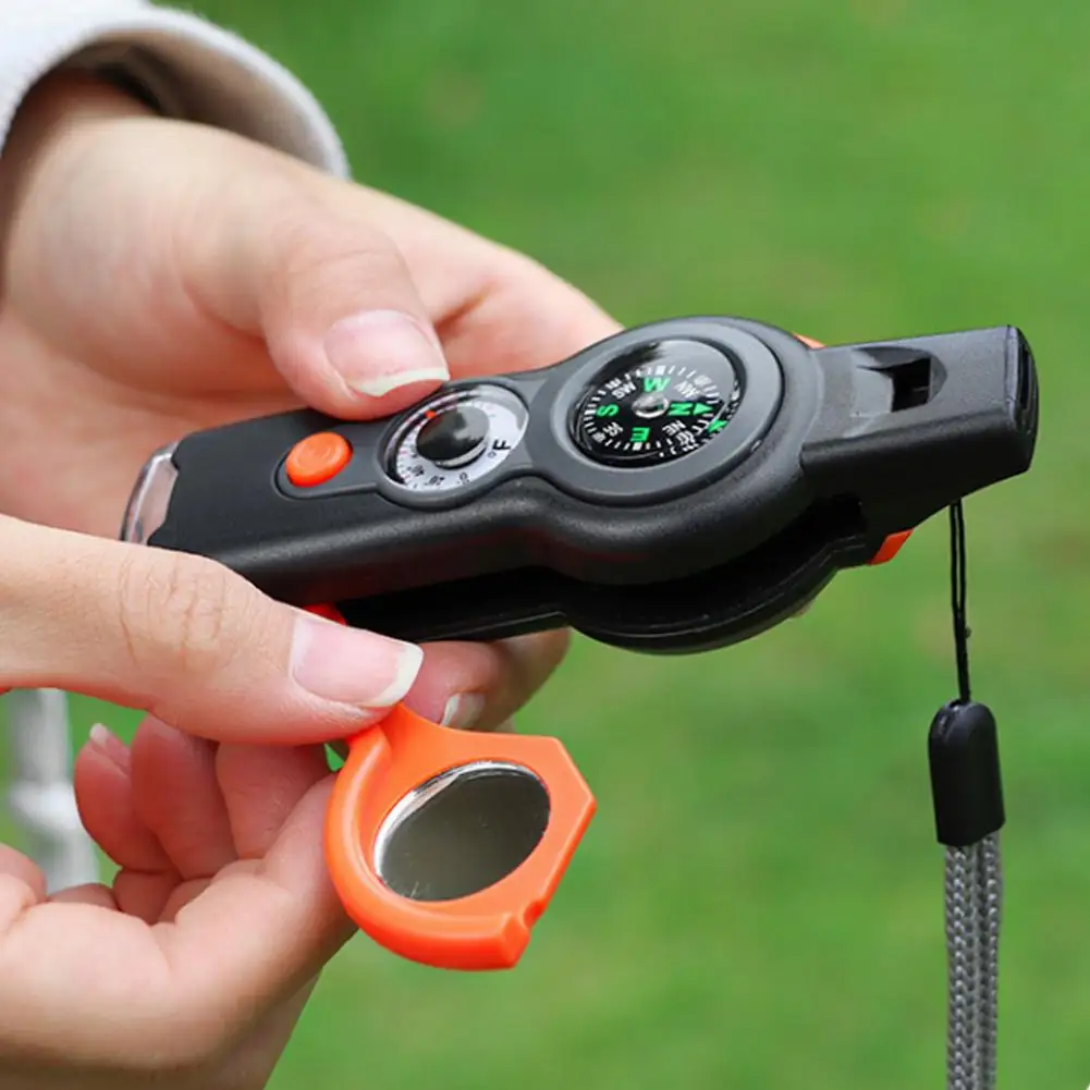 Sifflet de survie d'urgence 7 en 1, fonction de survie d'extérieur, multifonctionnel, avec lanière, boussole, lampe de poche, Camping, randonnée ﻿