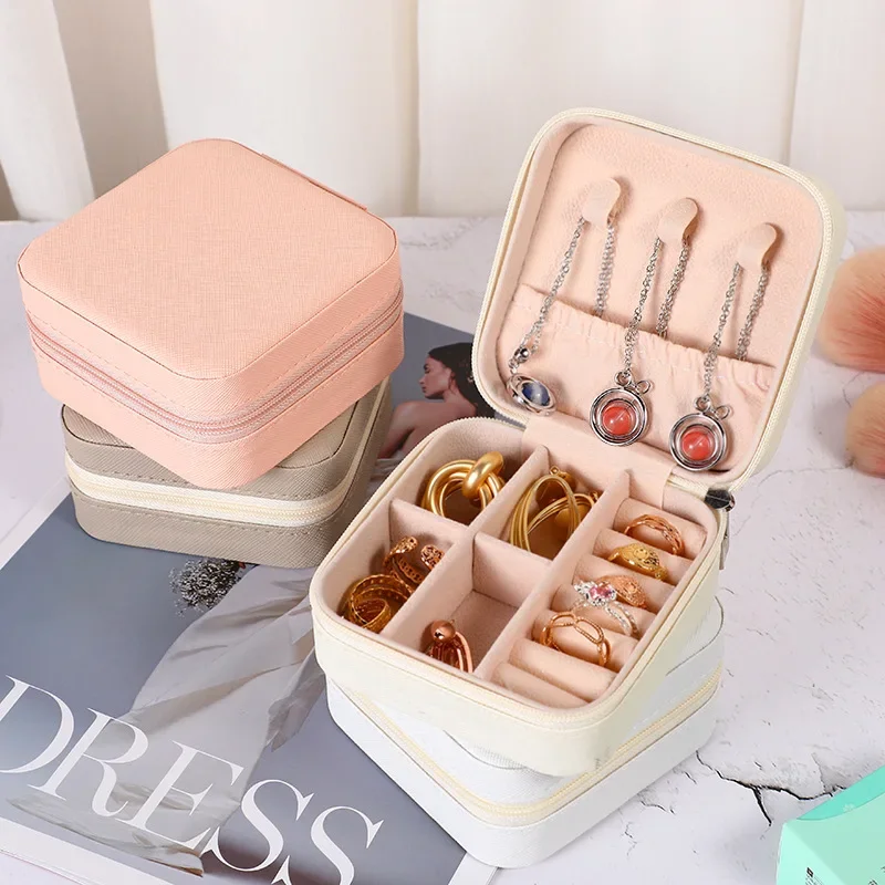 Mini caja de almacenamiento de joyas, pendientes de viaje familiares portátiles, caja de almacenamiento de collares, organizador de anillos femeninos, caja de presentación de cuero PU