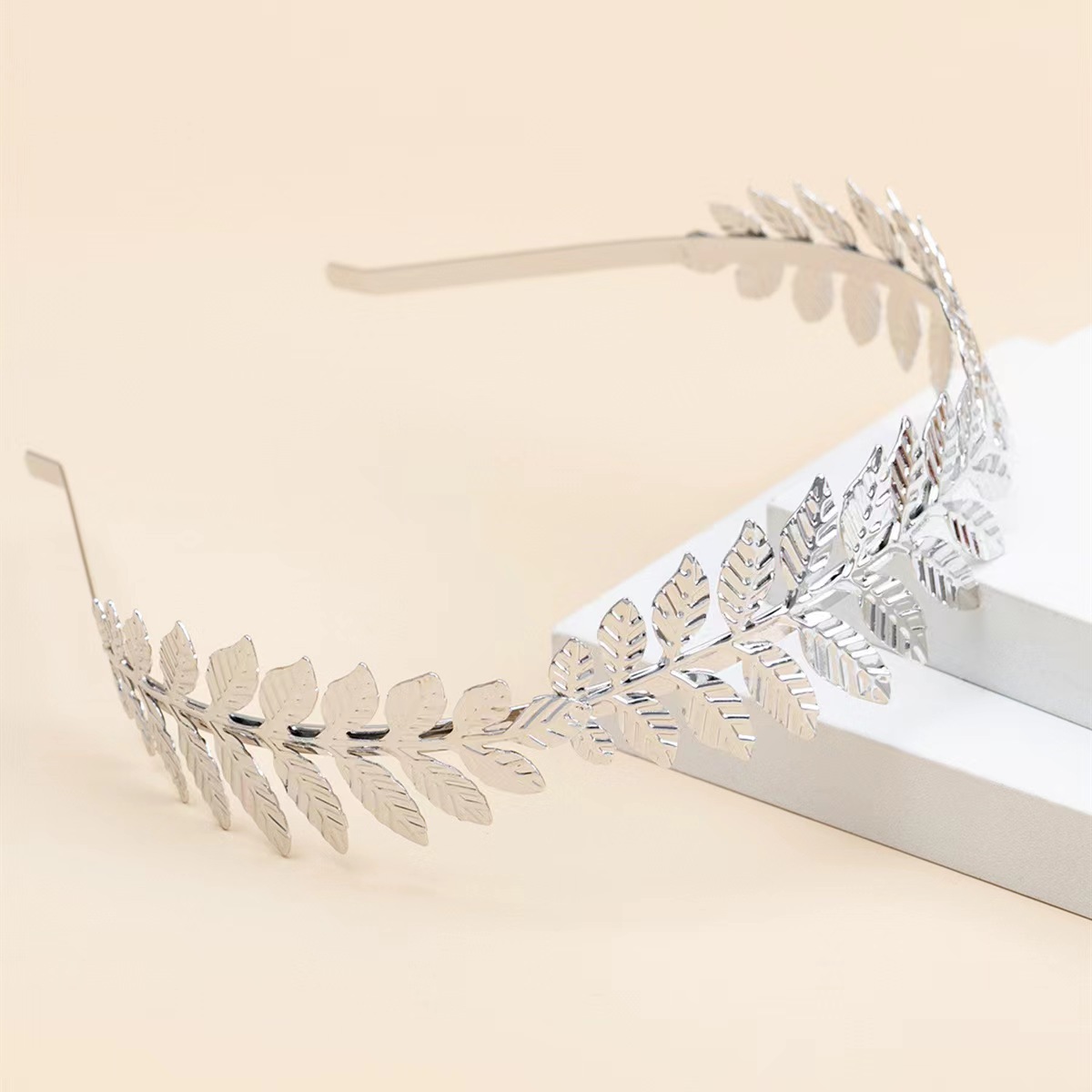 Faixa de cabelo elegante com folhas de cor sólida! Design antiderrapante, nova decoração de folha de ouro, estilo barroco retrô.