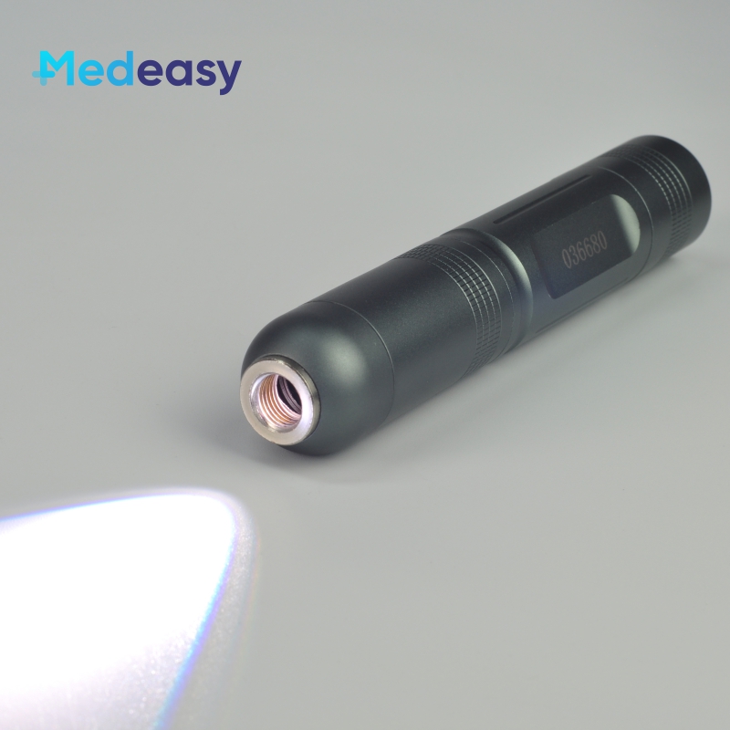 Endoscopia LED de fuente de luz de endoscopio portátil recargable de 10W para cirugía y inspección ENT