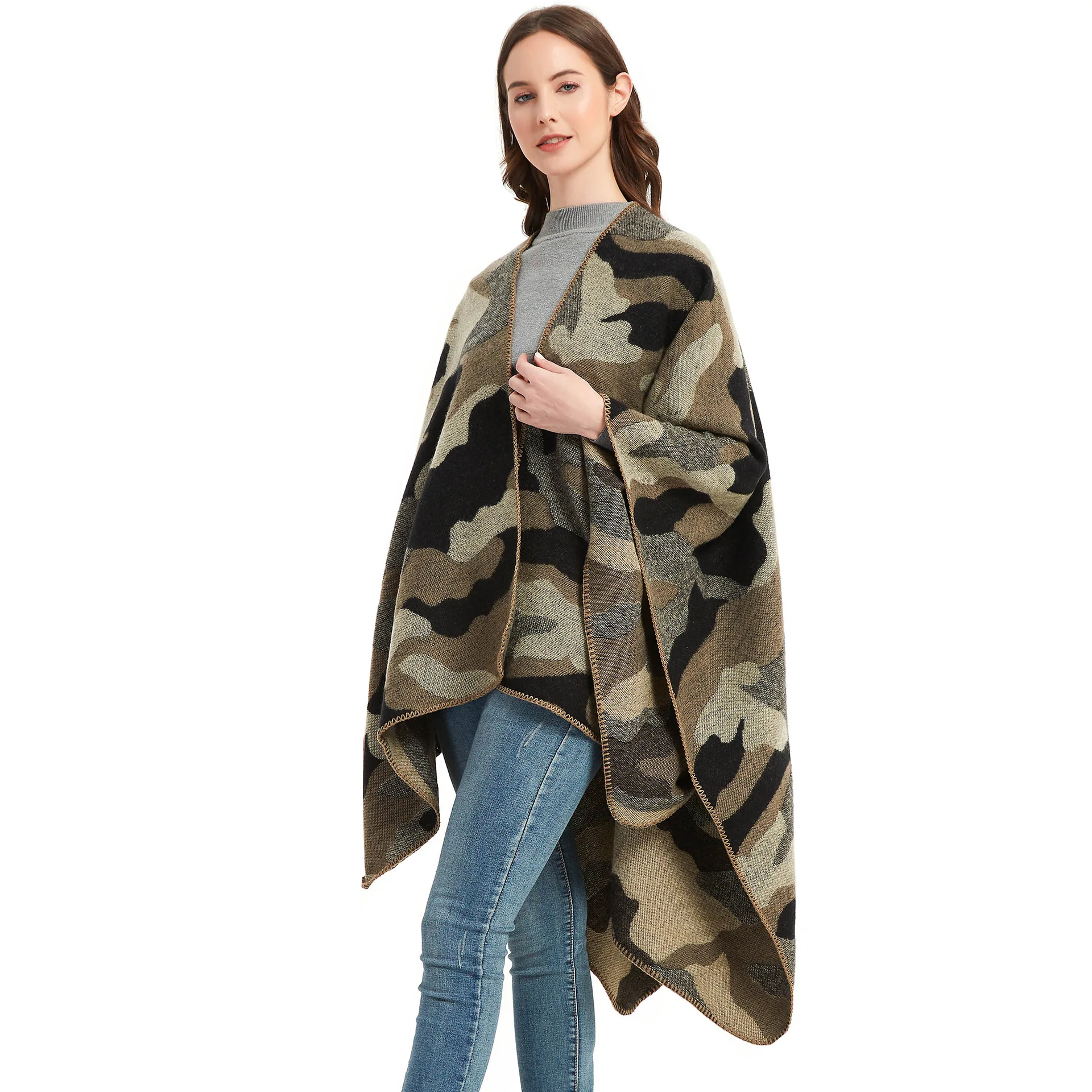 Acórios de Moda Fena 2025: X Decorativo de Fibra de Poliéster com Estampa Camuflada, Acolchoado, com Detalhe de Jac...