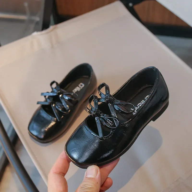 Kinder Square Dance Performance Schuhe schwarz einfarbig Mädchen Prinzessin Schuh mit Doppel bogen neue Mädchen Lederschuhe weiche Sohle