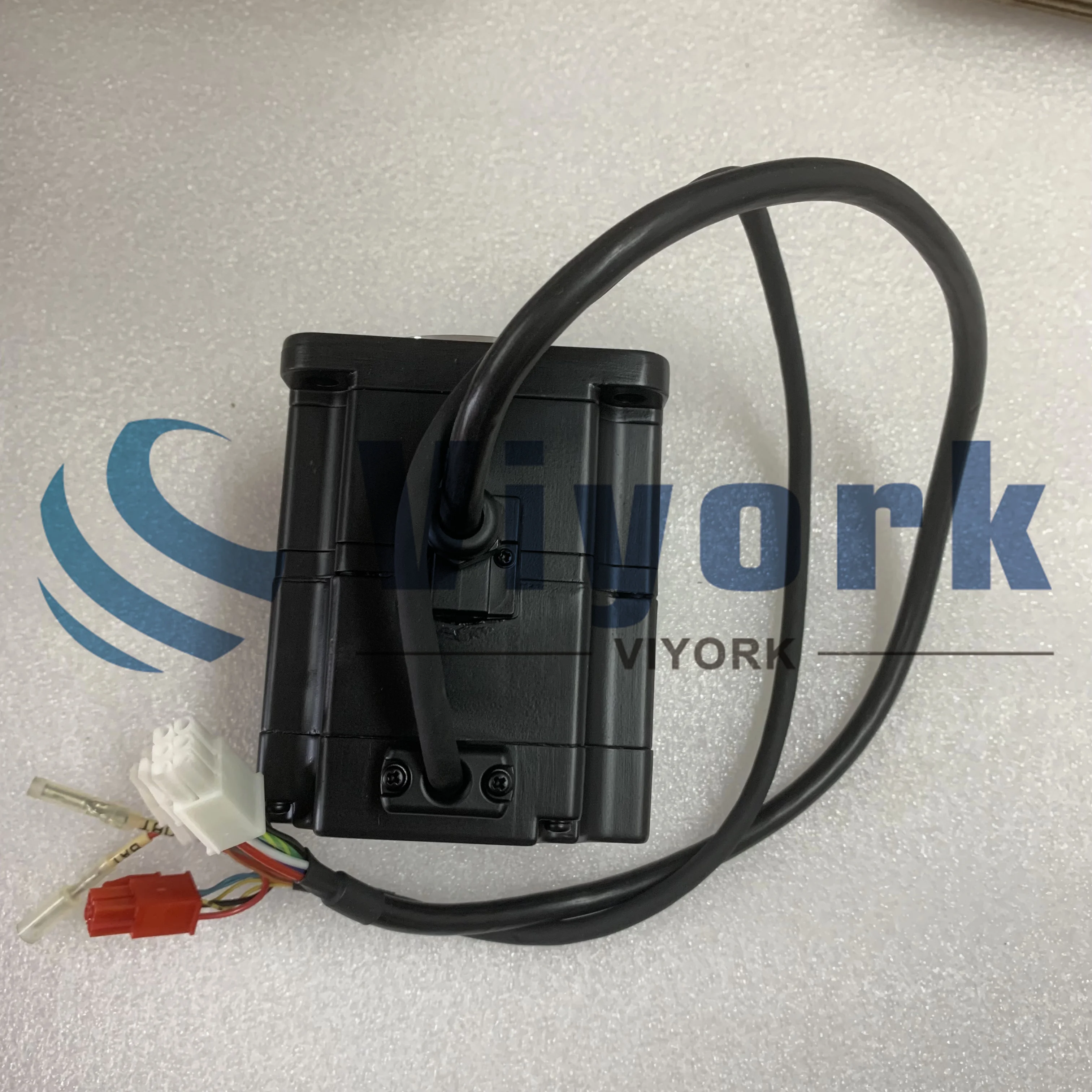 SGMPH-02A1A-YR32 servomoteur AC 200W 200V 2AMP 3000 tr/min rond nouveau