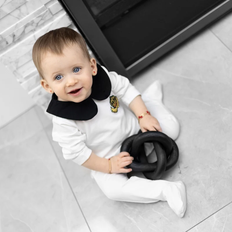 Ali Plus SS25 Shabbos pijama branco e preto meninas meninos bebê criança lounge robe com coroa vermelha bordada