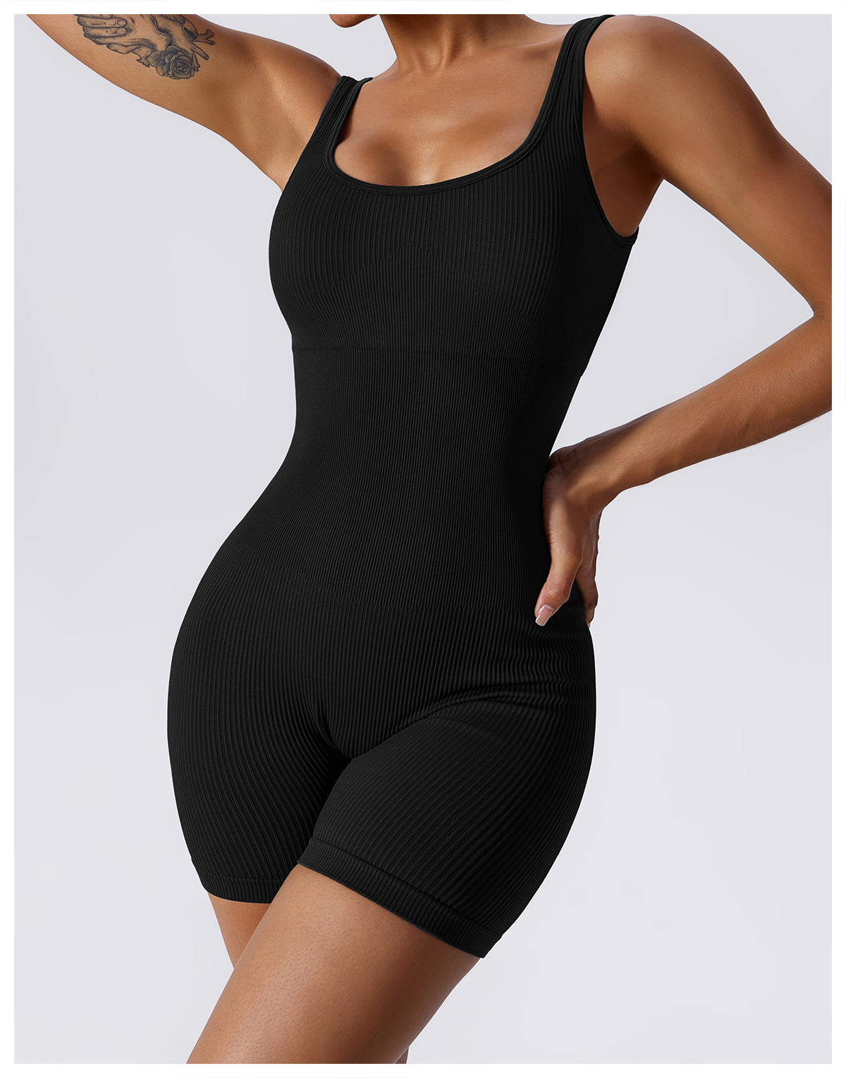Pantaloncini filettati con collo quadrato senza cuciture Tuta per fitness Bellezza Yoga Abiti aderenti traspiranti ad asciugatura rapida per le donne