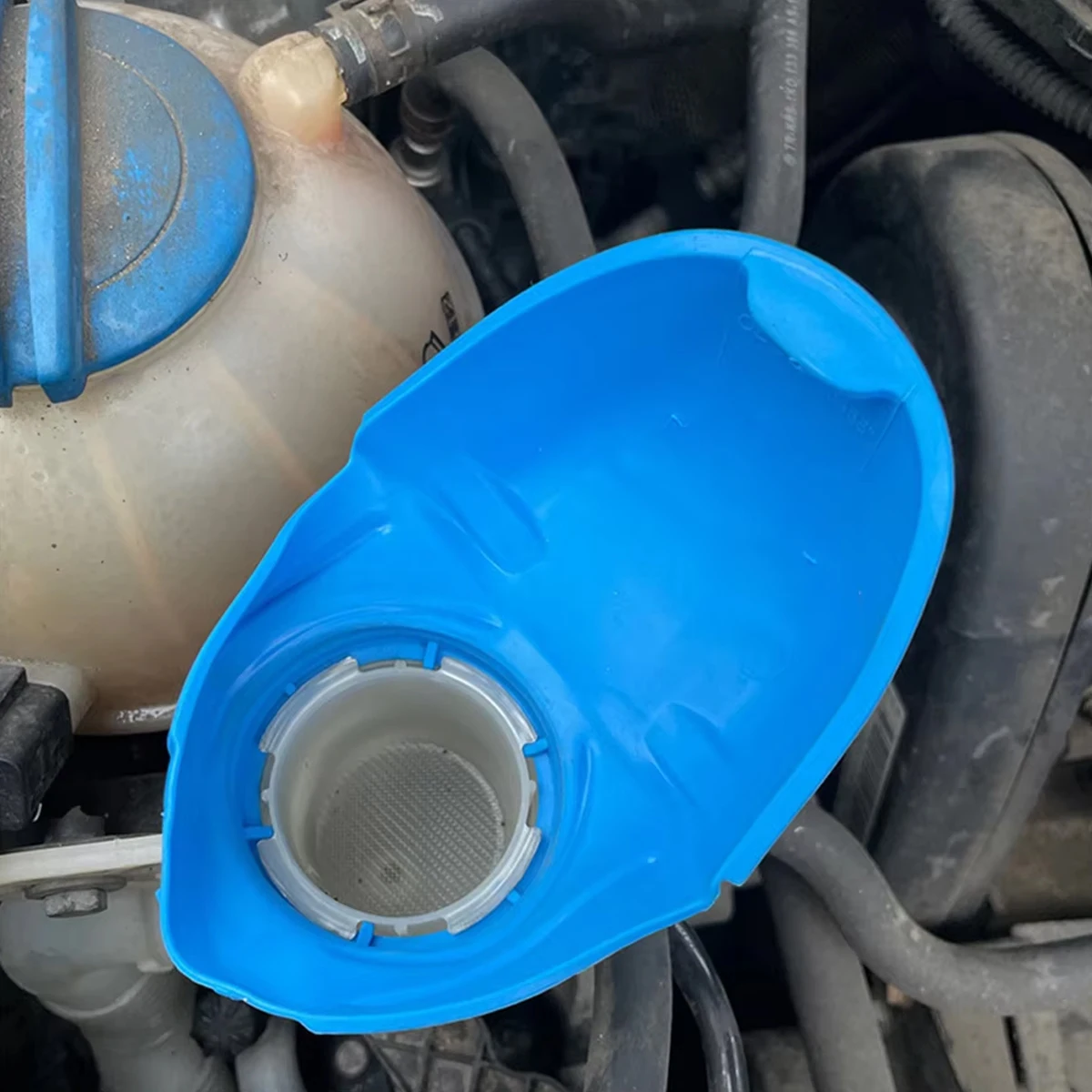 1pc tampa da arruela do carro acessórios do limpador de vidro do pára-brisa tanque limpeza spray garrafa para skoda 6v0955485 000096706