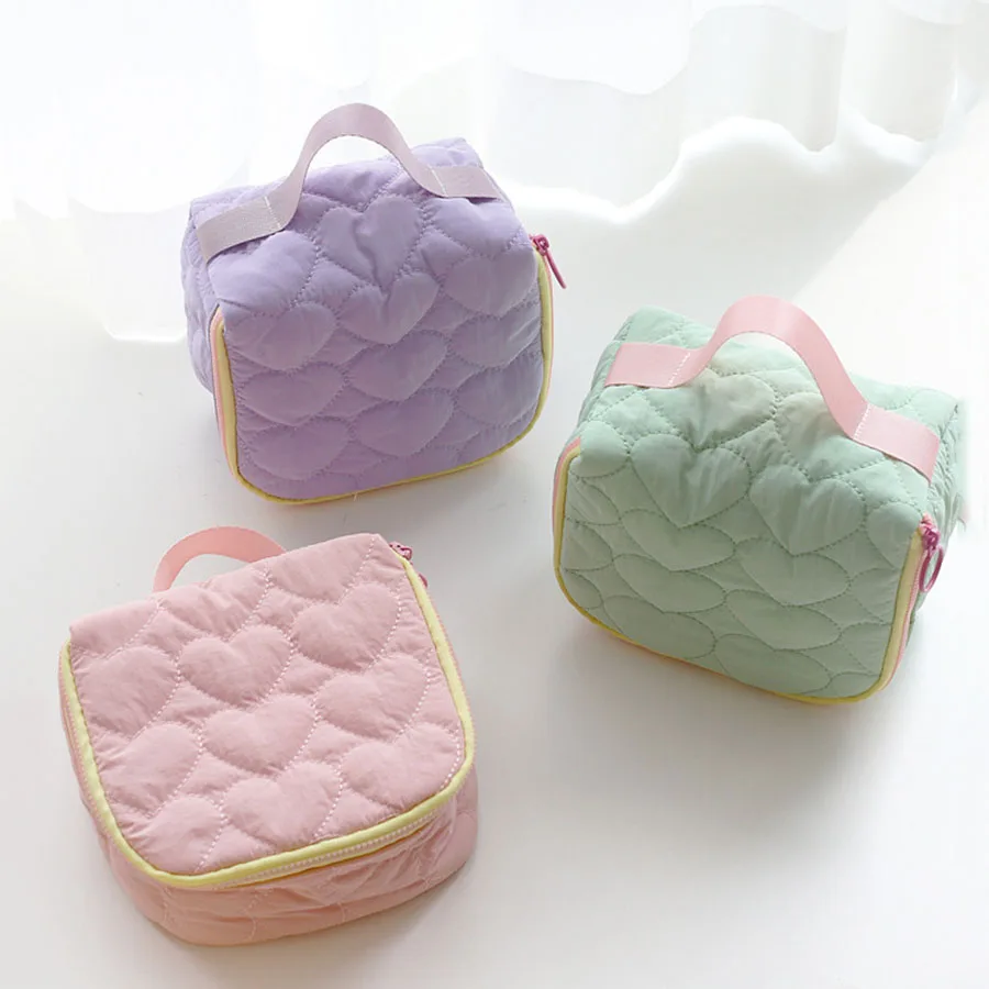 Bolsa de maquillaje de amor bonita versión coreana, bolso de viaje portátil de gran capacidad, bolsa de lavado