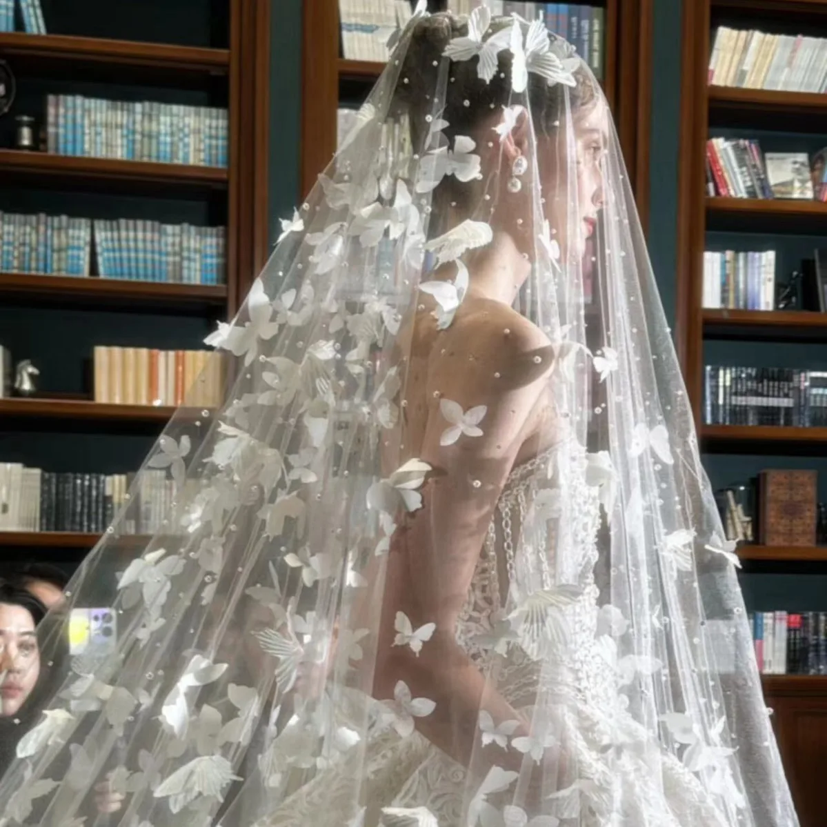 Velo de novia romántico con cuentas de perlas y mariposa, sin peine, velo de novia largo de una capa, accesorios matrimoniales