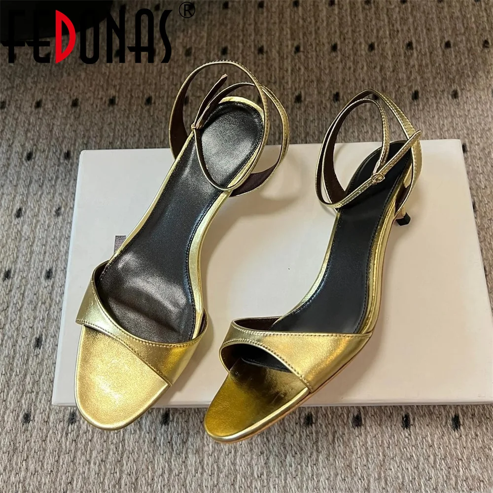 FEDONAS, sandalias sexis de piel auténtica para mujer, tacones altos de gatito, zapatos de boda para fiesta de verano, zapatos de tacón dorados, negros y blancos para graduación