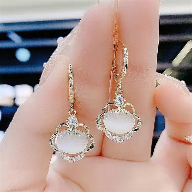 2022 Baru Wanita Mewah Berlian Imitasi Anting Opal Korea Mode Perhiasan Pesta Anak Perempuan Temperamen Aksesori Anting-Anting Yang Tidak Biasa