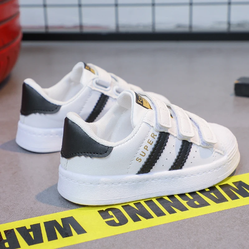 Zapatillas de deporte para niños y niñas, zapatos informales antideslizantes de diseño de moda, transpirables, con gancho, para exteriores