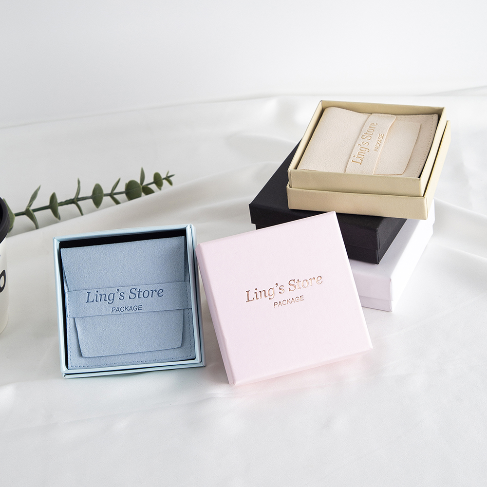 Logotipo personalizado 9x9x3cm 7x7x3cm caixa kraft de joias dentro com 8x8cm 6.2x6.2cm microfibra nome personalizado brinco anel pulseira saco