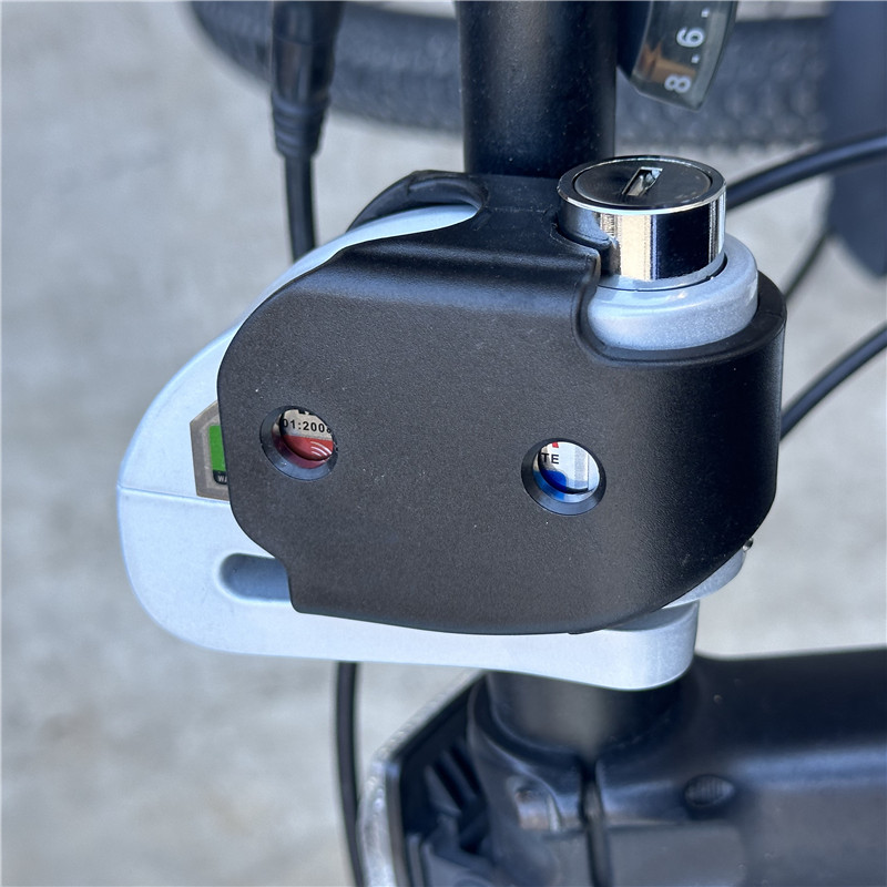 オートバイと自転車用の盗難防止ディスクロック,アルミニウム合金セキュリティアラーム,リマインダーロープ,防水ロックブラケット,6色
