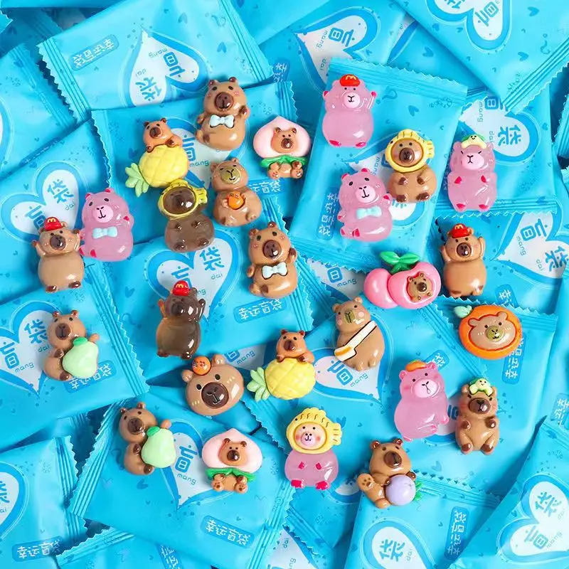 Cartoon Kapibara miniaturowy model śliczne małe karmy dla zwierząt Mini losowe ozdoby w stylu zabawki prezent dla dzieci