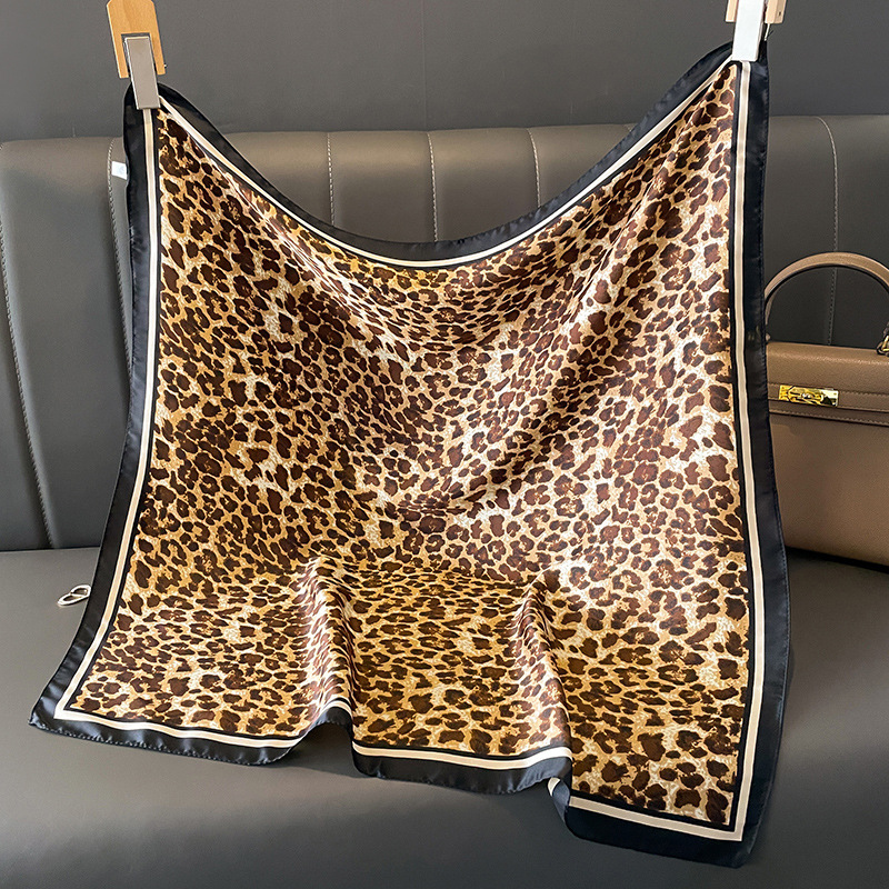 Bufandas de pelo de satén de seda de lujo para mujer, pañuelo cuadrado con estampado de leopardo a la moda, bufanda de diseñador profesional de 70cm, diadema