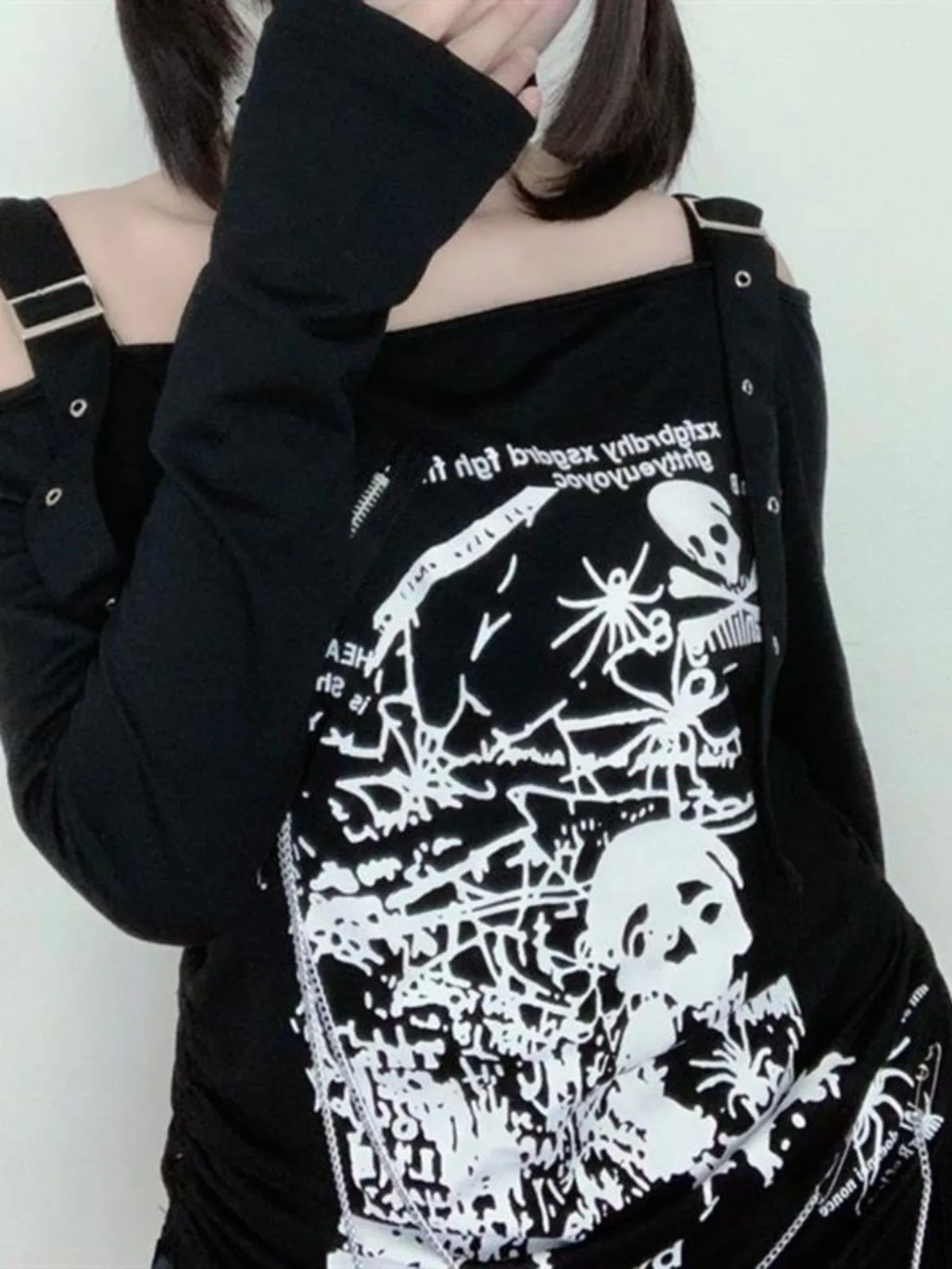 Y2K 女性服難解なステッチ Tシャツ 2024 ゴスパンクオフショルダー長袖カジュアルヴィンテージセクシーなストリートスカルトップス