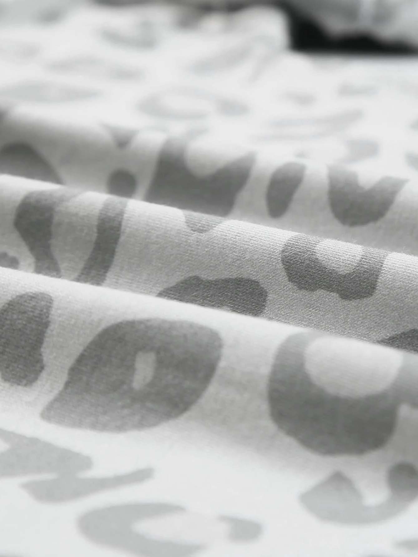 Novo outono e inverno com decote em V estampado top de manga comprida, calças compridas para uso doméstico, conjunto de pijama solto com estampa de leopardo.