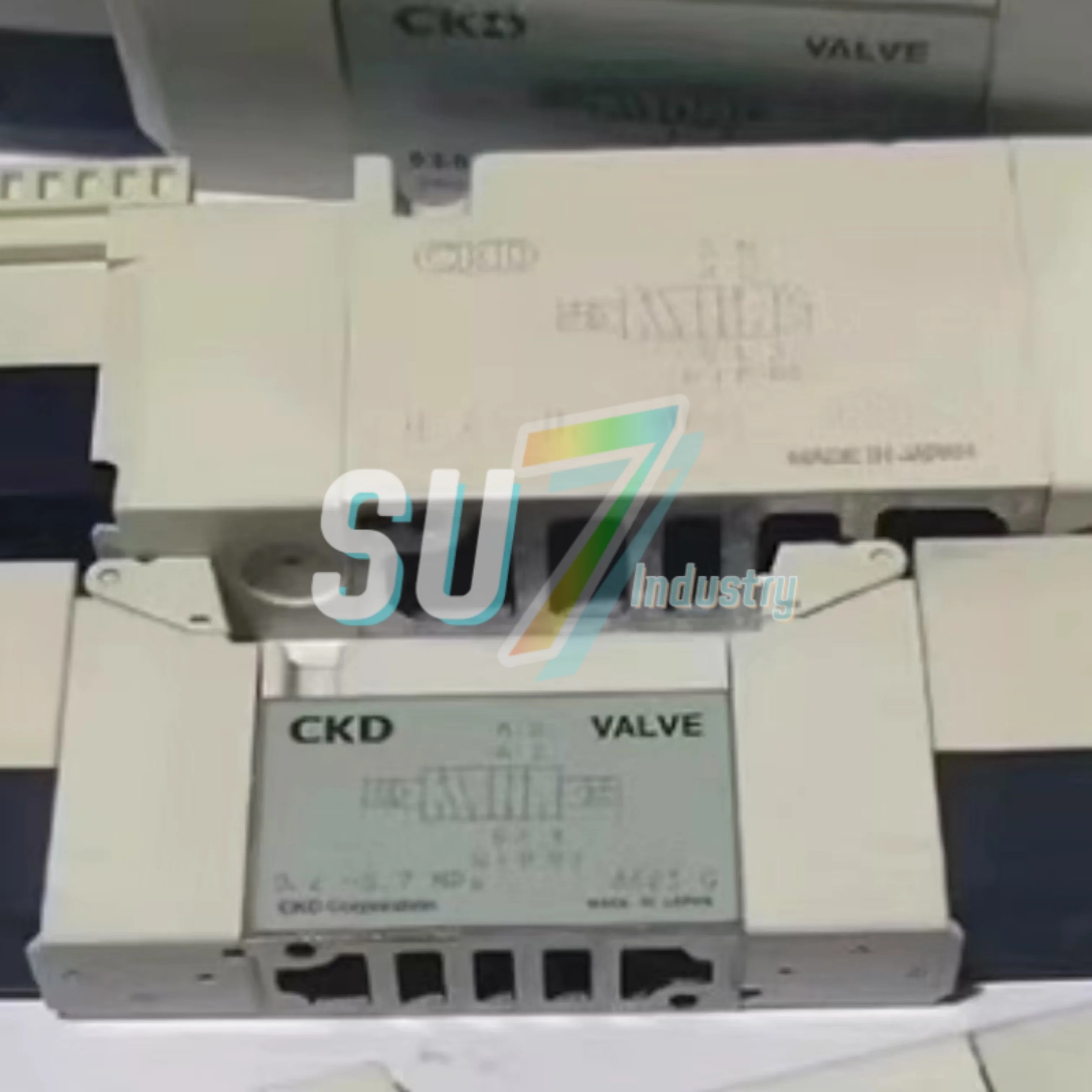 New In box   Solenoid Valve  4KB319-00-LS-DC24V   4F310-10 AC220V  4F210-08 AC110V  4GB430-10-B-3 DC24V