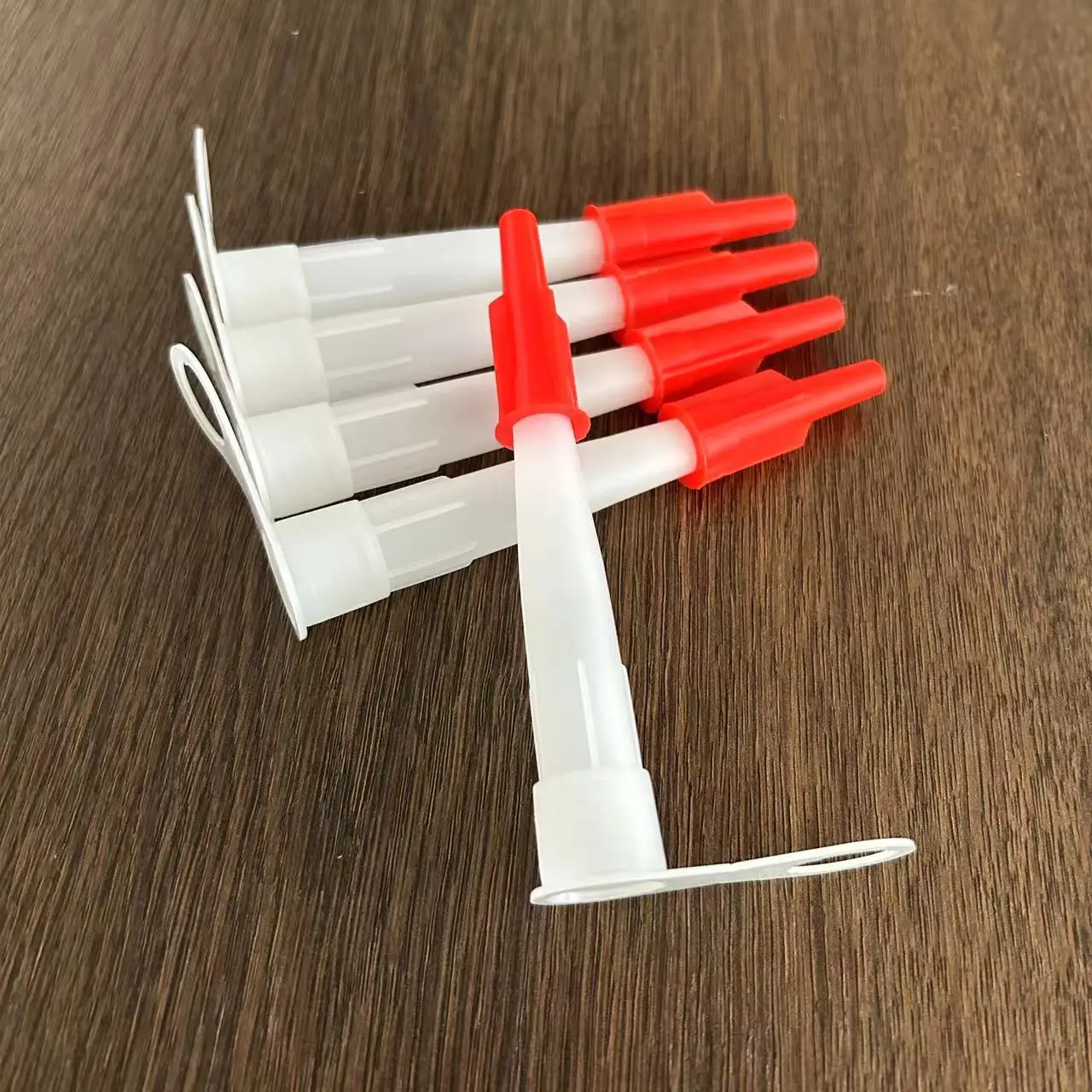 30PCS อะไหล่ซิลิโคนหลอดหัวฉีด Re-sealable Mastic ตลับหมึกอะไหล่สีแดงหัวฉีดสกรูสําหรับซิลิโคนกาวท่อ
