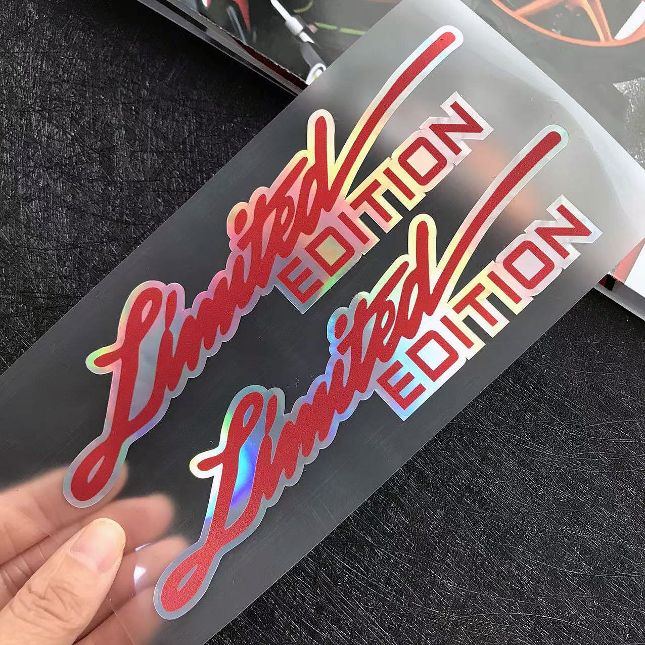 2 X emblema de edición limitada, accesorios laterales para motocicleta, tira láser de arco iris, pegatinas para casco, calcomanía de vinilo para coche para YAMAHA Tmax MT07