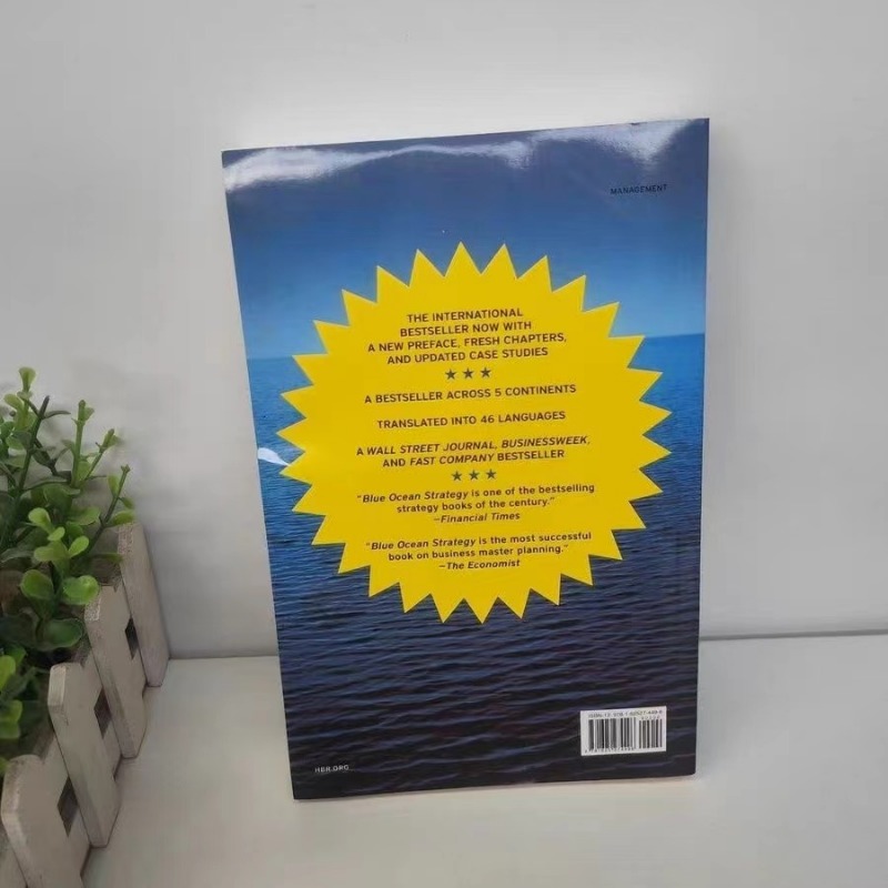 Blue Ocean Strategy Book Expanded Edition So erstellen Sie den unkontaktierten Marktraum, machen Sie den irrelevanten Taschenbuch für den Wettbewerb