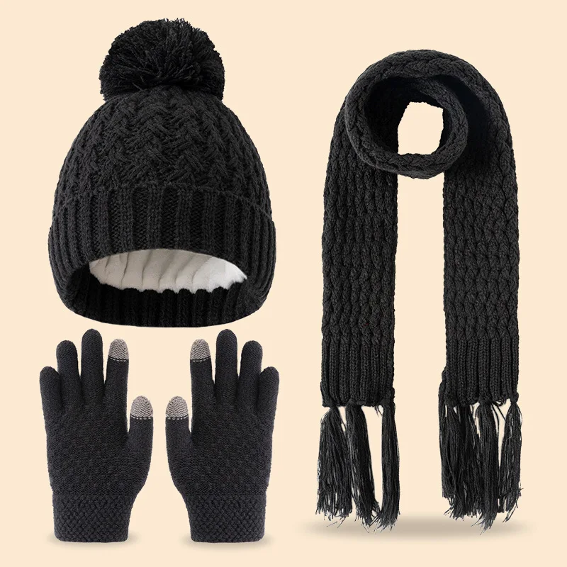 Winter children aged 3 to 12, this Arctic velvet hat and scarf with a heart pattern are cute, versatile and suitable for daily w