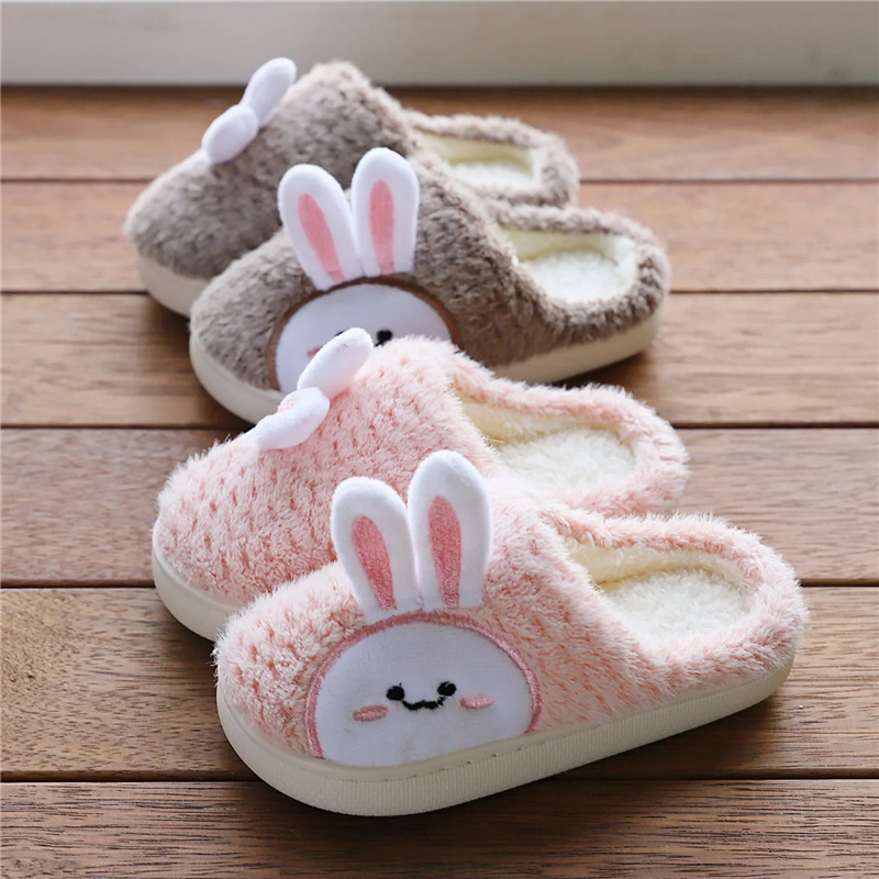 Nuevas Zapatillas de casa para niños, chanclas bonitas de invierno para niños y niñas, zapatos de algodón cálidos y peludos de suelo de madera antideslizantes de terciopelo para interiores de conejo