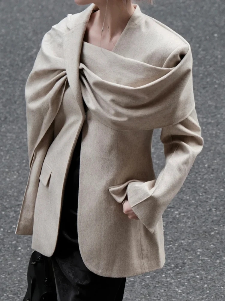 TWOTWINSTYLE Solide Asymmetrische Blazer Für Frauen Schal Kragen Langarm Patchwork Tasche Temperament Blazer Weibliche Mode