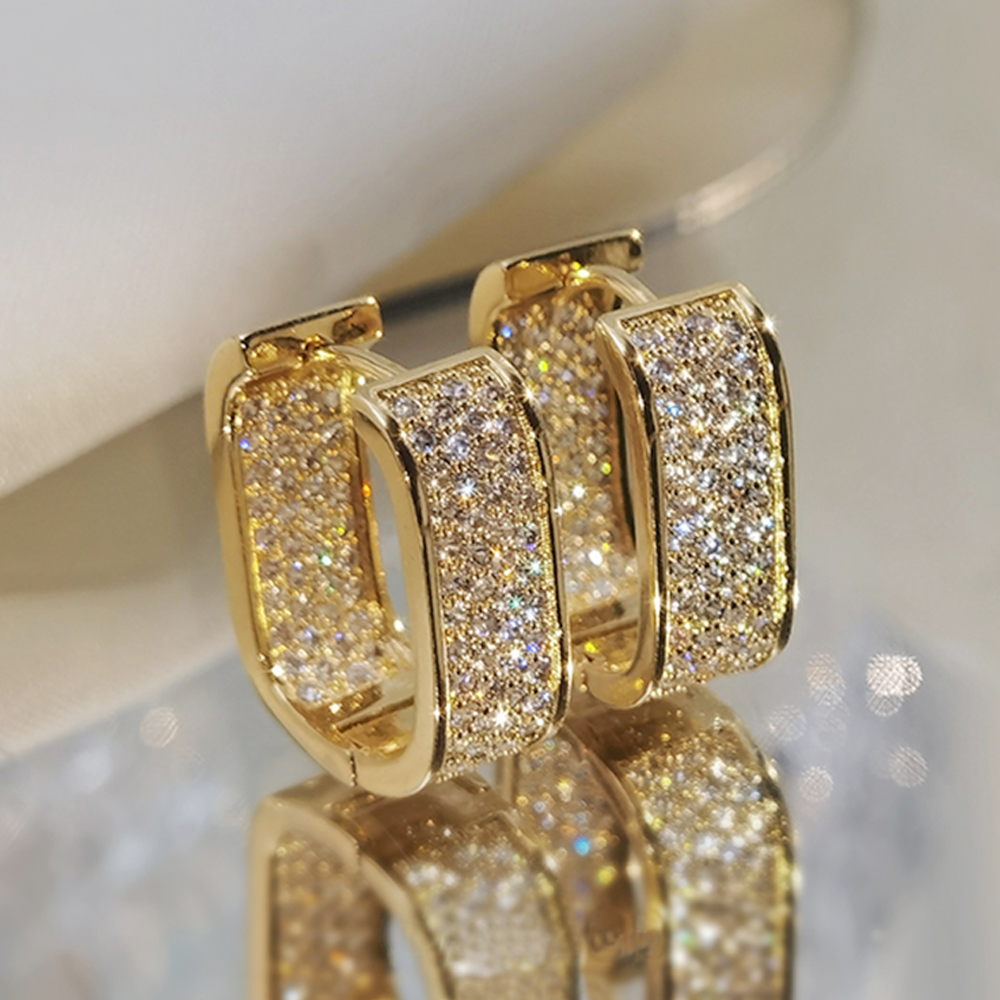 Huitan Orecchini a cerchio CZ pavimentati alla moda coreana per le donne Orecchini per ragazze semplici e versatili in metallo color argento/oro Gioielli caldi