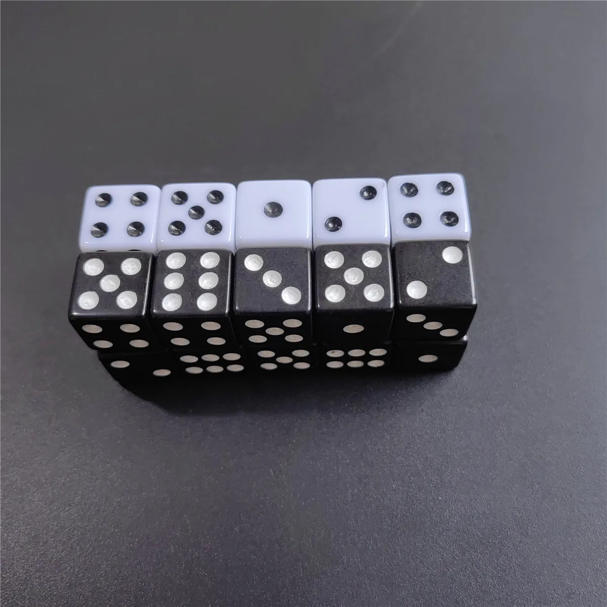 10 ピース/セット 14 ミリメートル/0.63 インチアクリル六面標準サイコロテーブルゲーム、パーティー、クラブボードゲーム用
