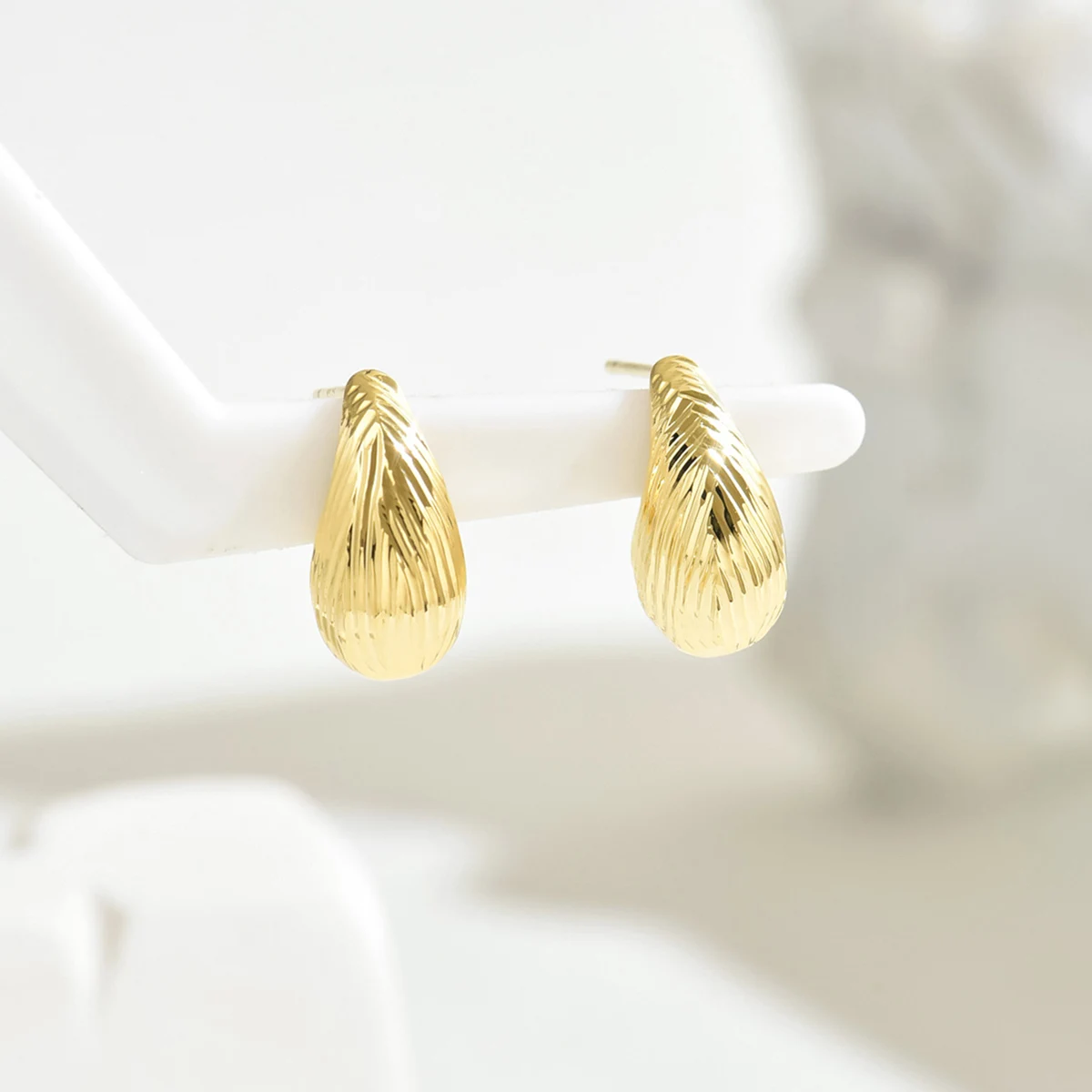 Orecchini classici a forma di C conchiglia a forma di fiore piccolo Orecchini pendenti chic color oro Gioielli per feste con temperamento geometrico in metallo