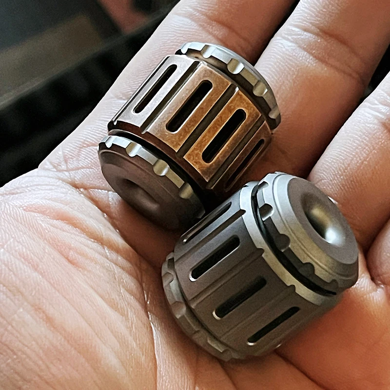 B.M สงครามค้อน EDC มีดจี้ปลายนิ้ว Gyro จี้ผู้ใหญ่ Fidget ของเล่น Paracord เชือก Decompression ของเล่น Edc ไทเทเนียมอุปกรณ์เสริม