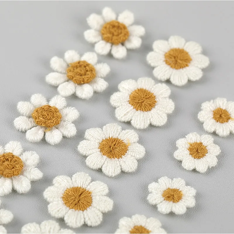 15PCS สีขาว Double Layer Daisy ดอกไม้ขนาดเล็ก Applique ดอกไม้ Patch Motif Veil Bodice DIY ดอกไม้เครื่องประดับผ้าสติกเกอร์ Accessorie