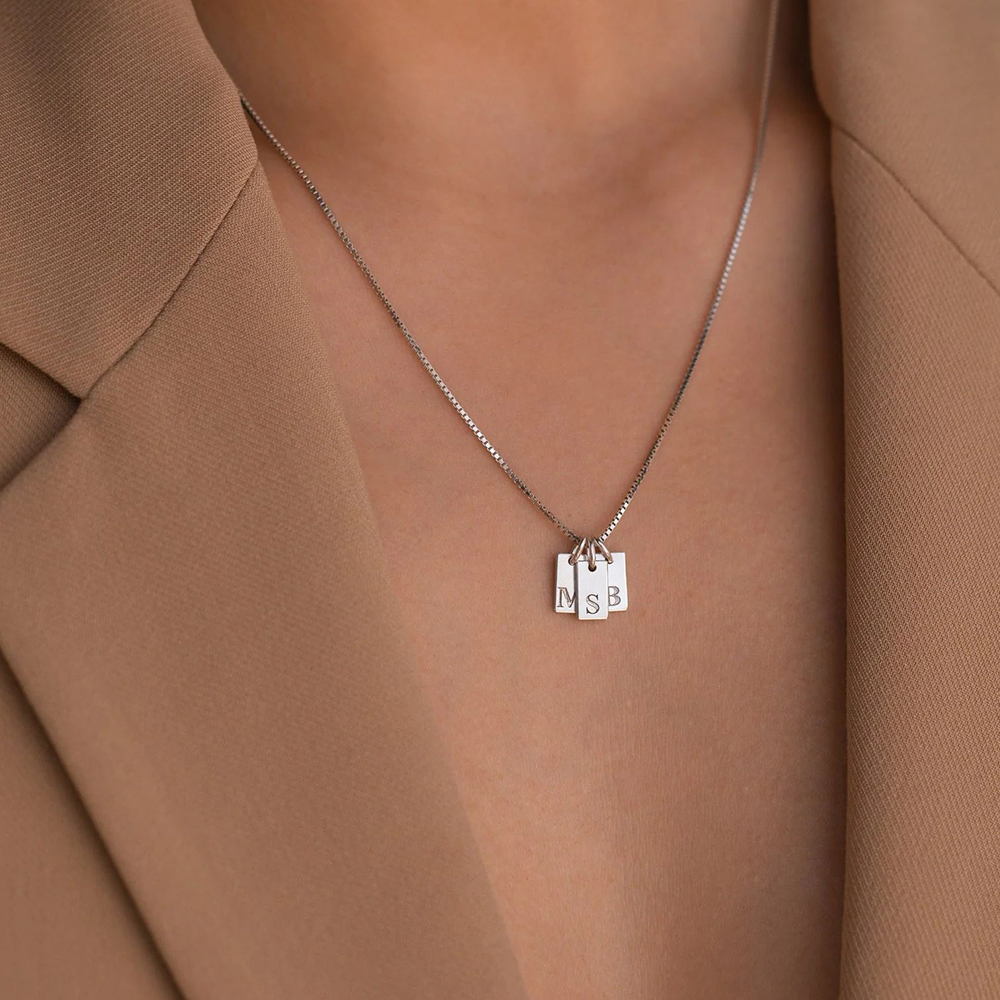 eManco 頭文字名カスタマイズネックレスステンレス鋼彫刻アルファベットチャームペンダントアクセサリー女性のジュエリー