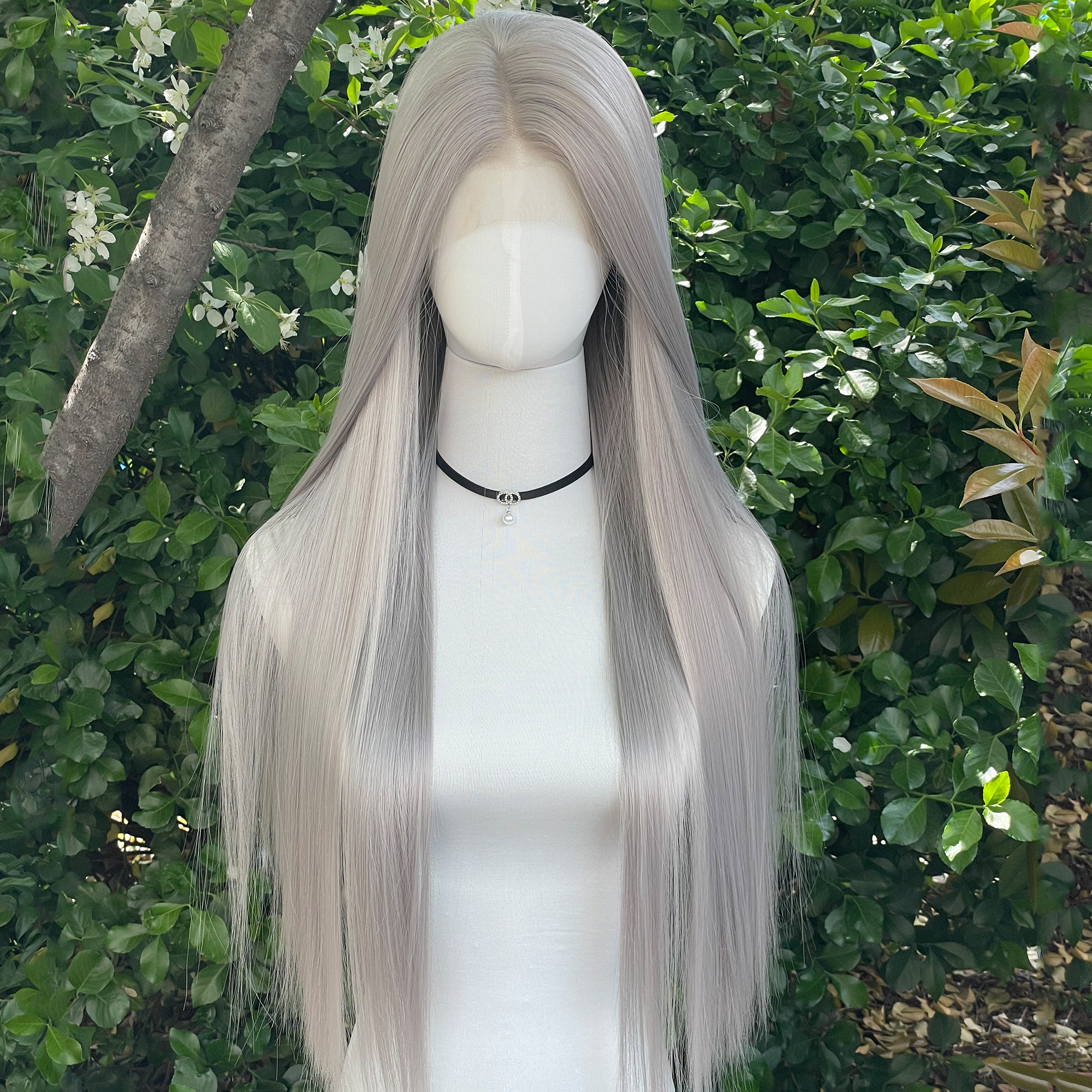 Серебристо-серый синтетический парик фронта шнурка 13x4 для чернокожих женщин 26-дюймовые длинные прямые бесклеевые парики Серые термостойкие парики Свободная часть