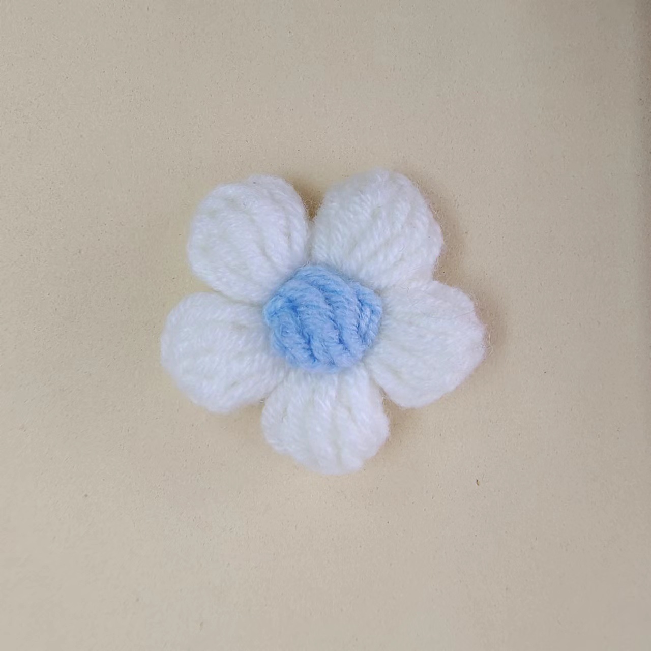 4cm Wolle Puff Blumen Patch DIY 10 Stück hand gewebte Blumen haken Blumen kleidung Hochzeit Accessoires