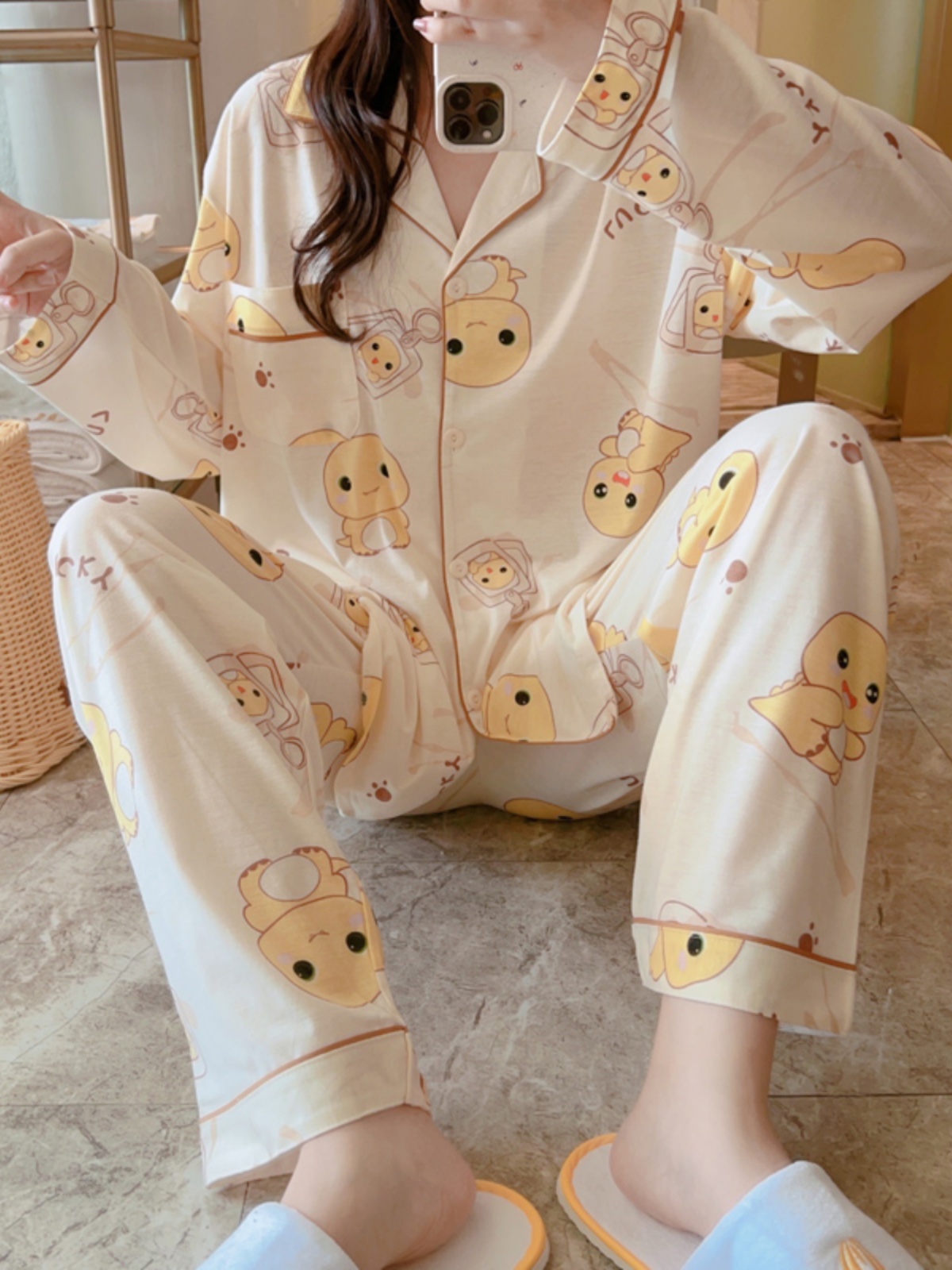 プラスサイズの純粋な綿のパジャマセット女性の長袖カジュアル漫画ホームレジャーツーピーススーツ V ネックボタンディテール