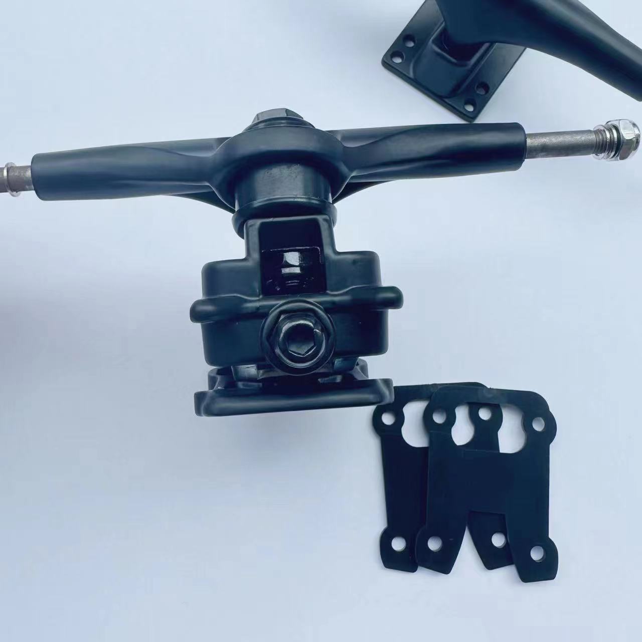 Caminhão de skate de surf TD caminhão 77 conjunto de 2 peças com parafusos de almofadas riser parte estrela lisa