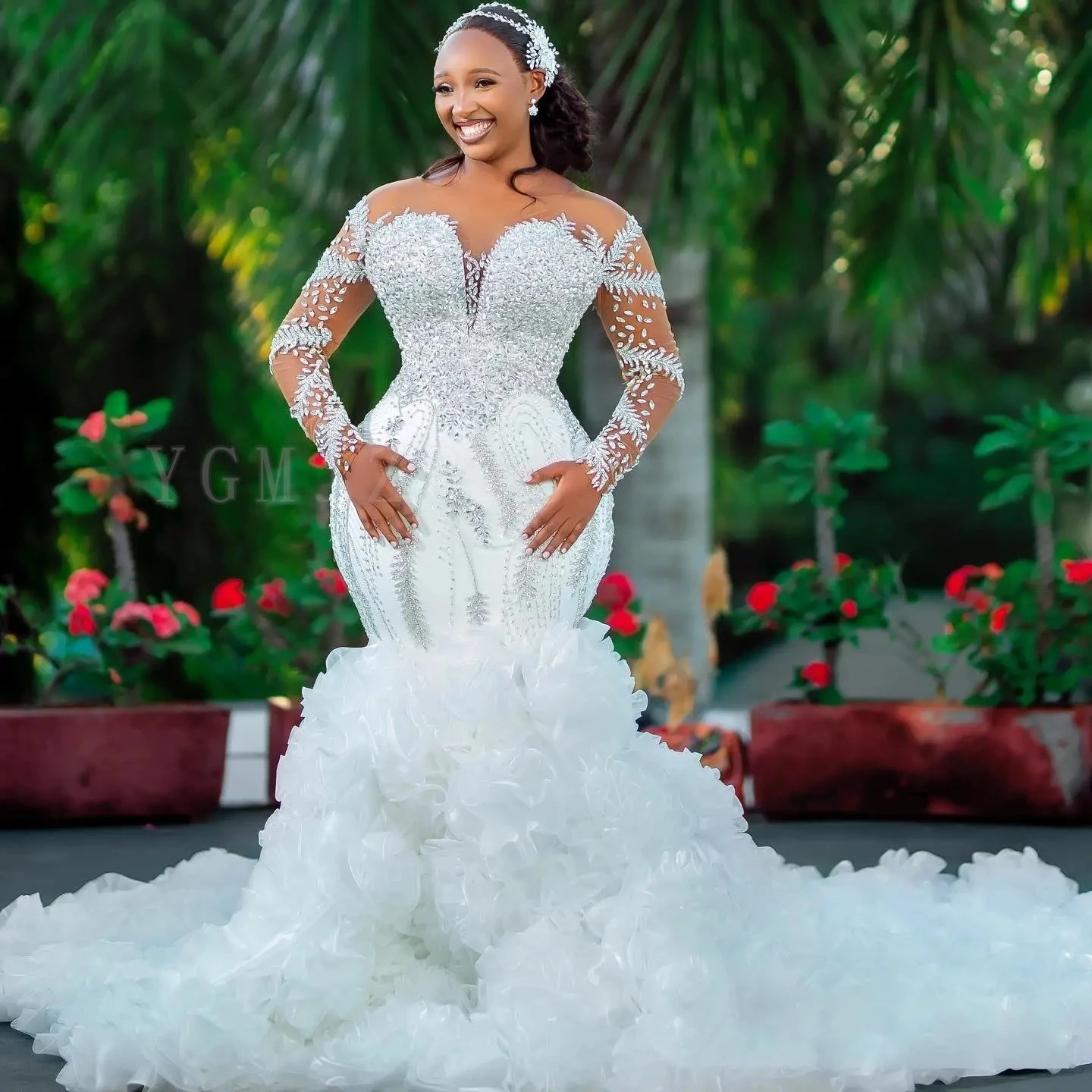 Afrikanisches Hochzeitskleid 2025, luxuriöses Meerjungfrau-Kristallperlen, Illusionsärmel, Rüschen, Zug, hochwertiges Brautkleid, individuell gestaltet