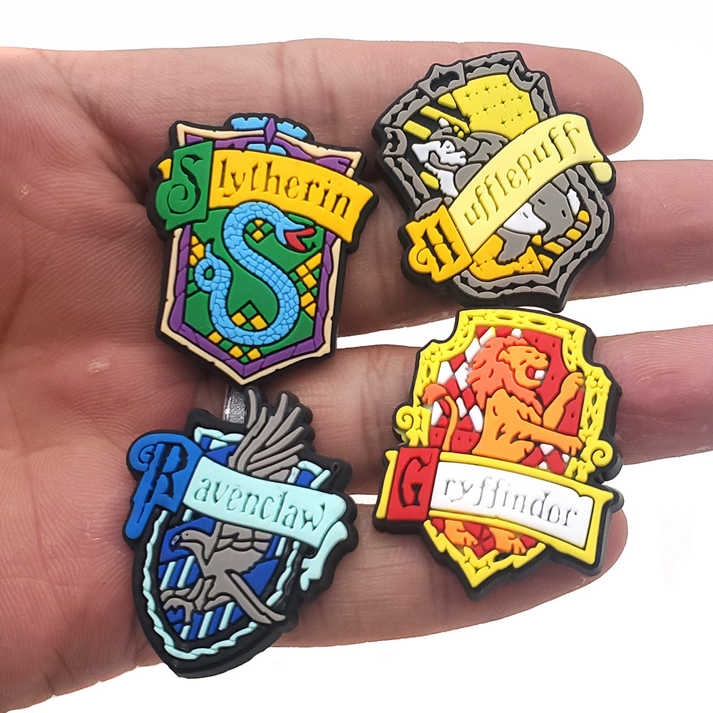 Brinquedos quentes harry potter sapatos encantos pvc anime sapato decoração acessórios moda meninos sandálias sapato fivela diy pulseira de pulso fivela