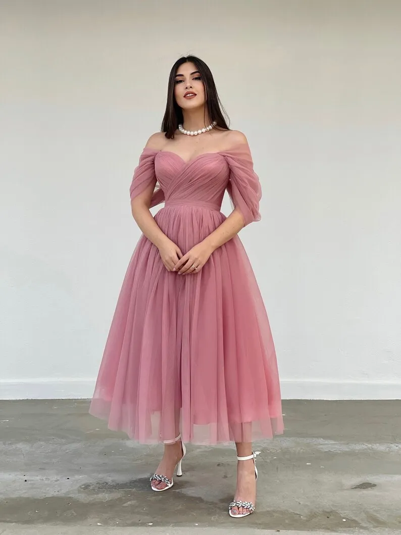 ชุดราตรีเปิดไหล่ทรงเอแต่งชายานชุดเดรสปาร์ตี้ีรสหวานผ้าทูลล์มีรอยจีบชุดแต่งงานหรูหรา