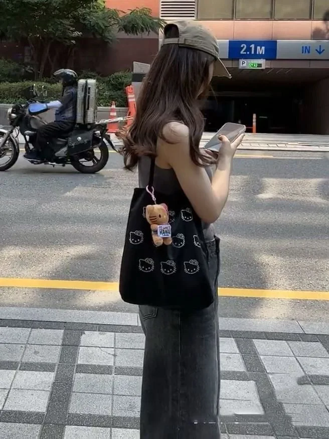 2025 Hot Diamond Shoulder Bag with Silk Surface Cute and High End Tote Versatile Handheld for Girls Large Capacity