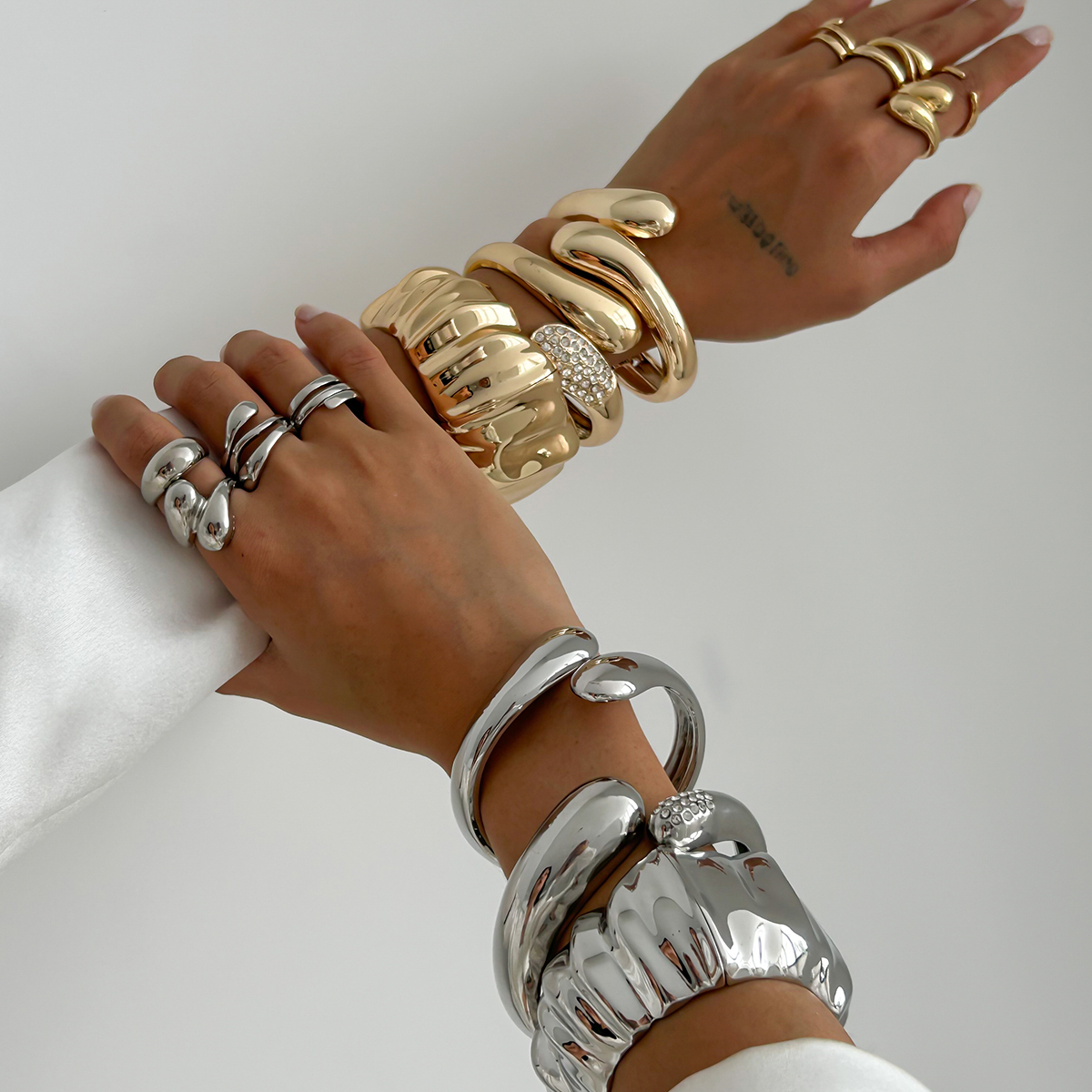 Ingemark Hip Hop Inlaid Rhinestones Water Drop Spring Bangle for Women Creative Irregular Chunky Bracelets Steampunk Jewelry Men