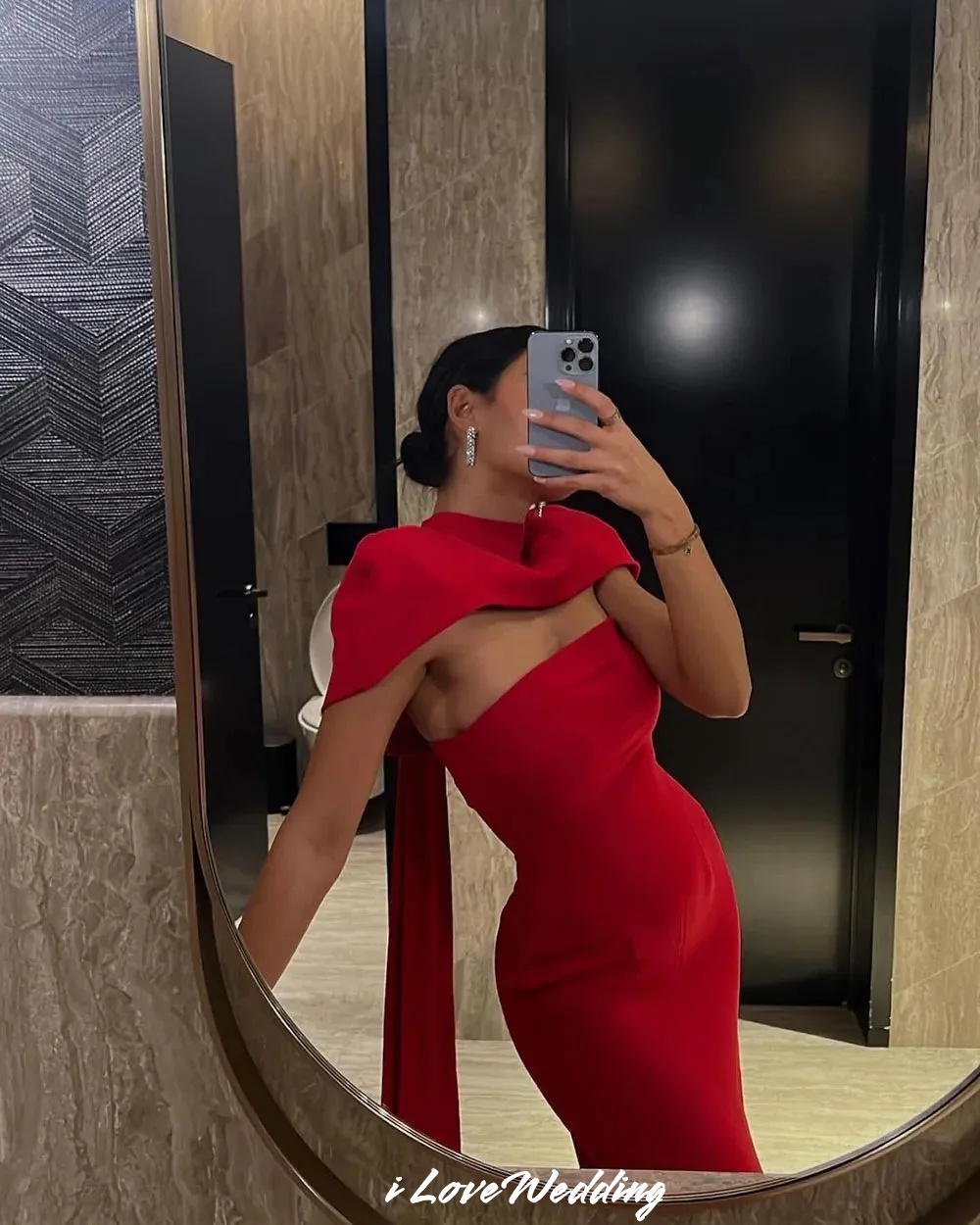 Rote trägerlose Abendkleider 2025, Satin, Meerjungfrau, Schal, bodenlang, plissiert, formelles Ballkleid, Hochzeitsgastkleid, individuell gestaltet