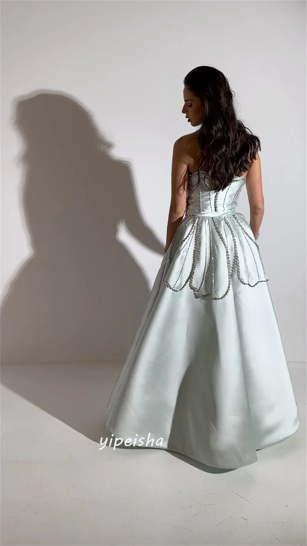 ที่กําหนดเองเรียบง่ายสไตล์โมเดิร์นชุดราตรี Strapless A-Line ประดับด้วยลูกปัด Drapeds Bespoke โอกาสชุด